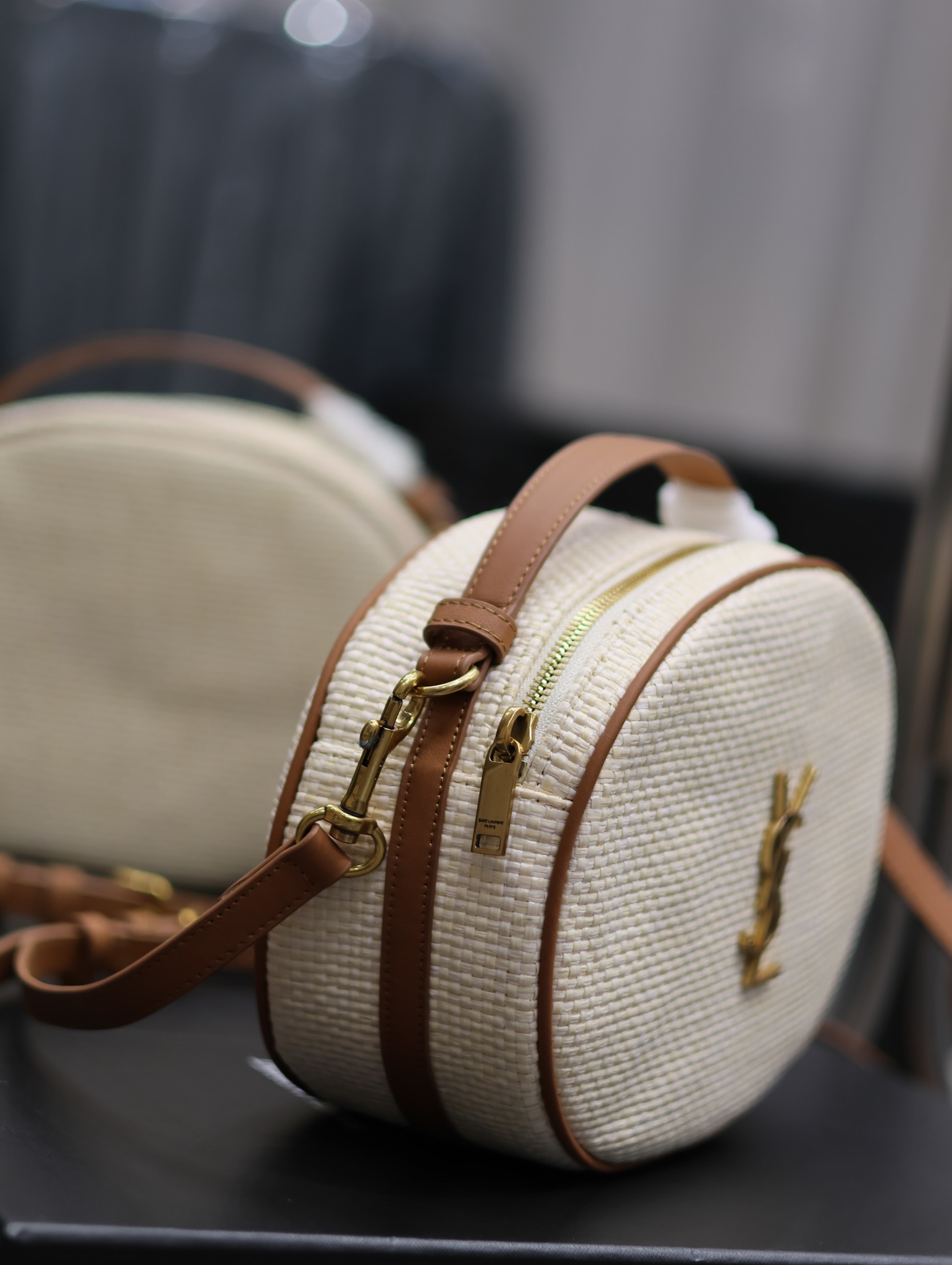 Bagsaaa Y51 Leather-trimmed raffia shoulder bag - 22×16.5×6cm