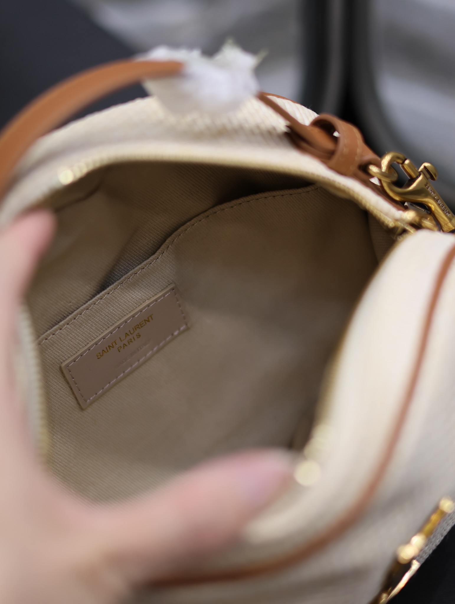 Bagsaaa Y51 Leather-trimmed raffia shoulder bag - 22×16.5×6cm