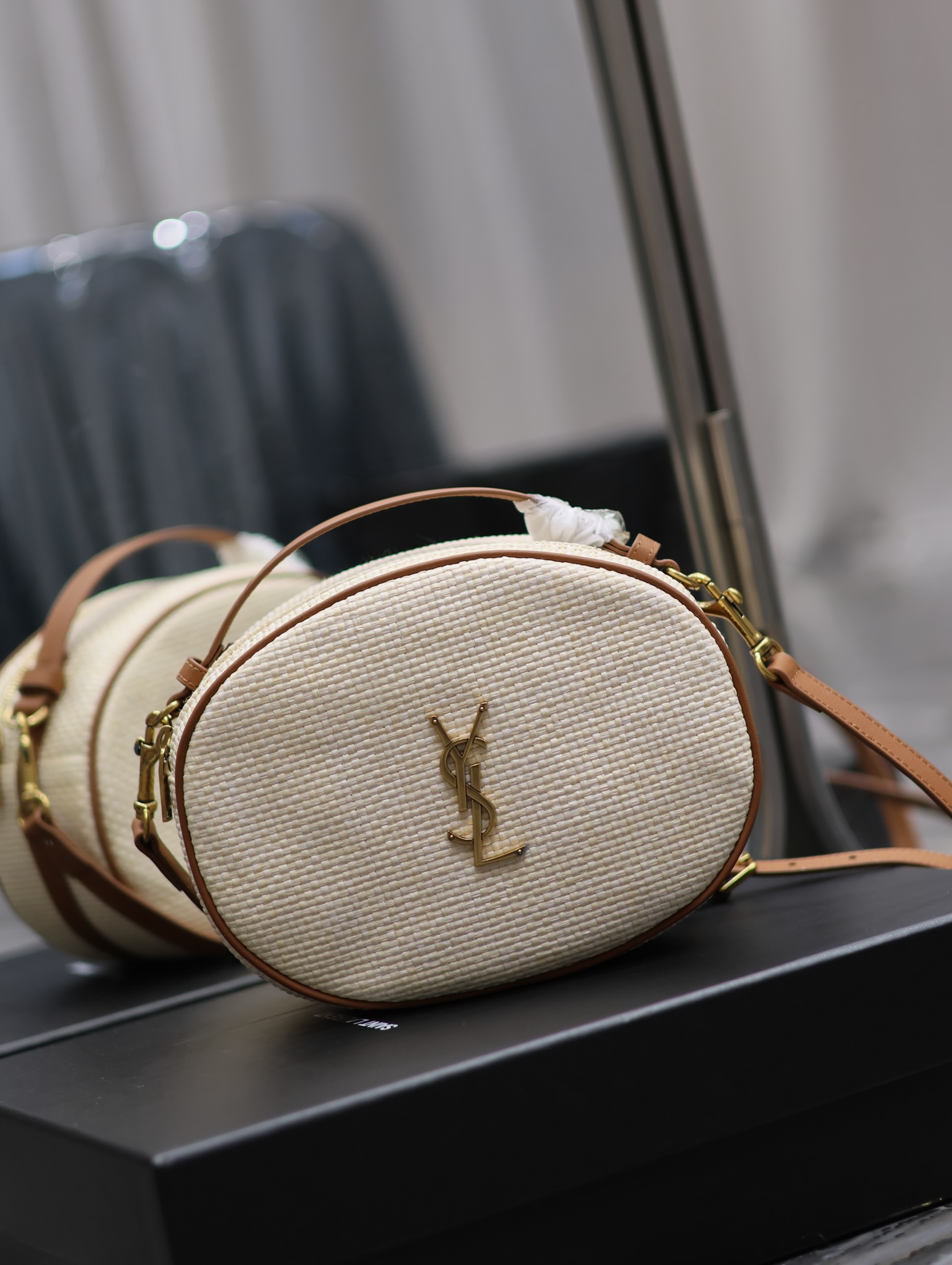 Bagsaaa Y51 Leather-trimmed raffia shoulder bag - 22×16.5×6cm
