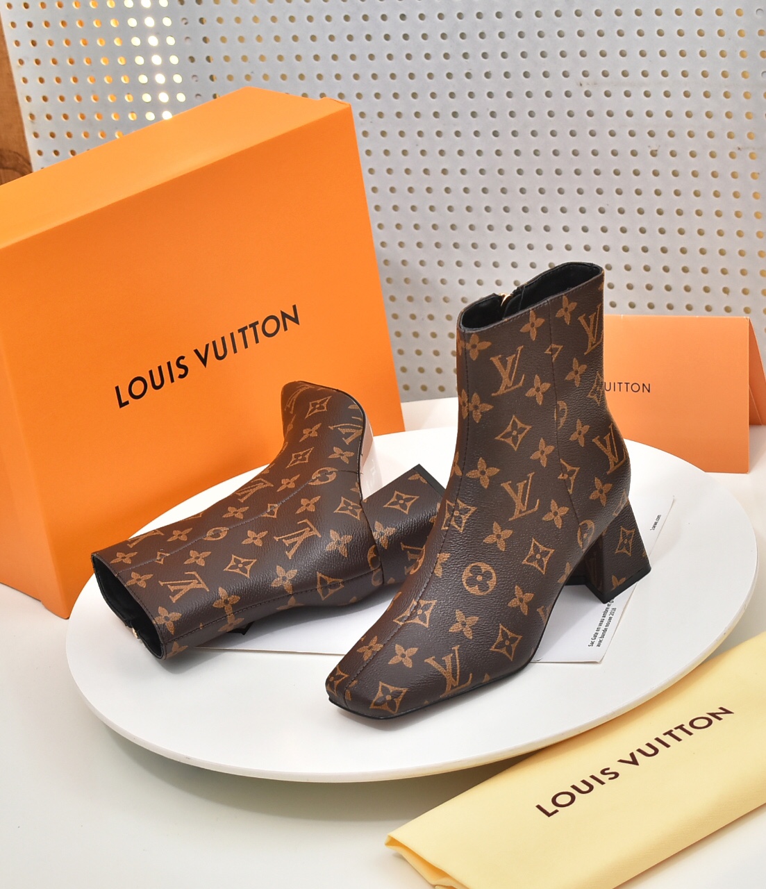 Bagsaaa L0vis Vvtt0n Monogram Ankle Boot