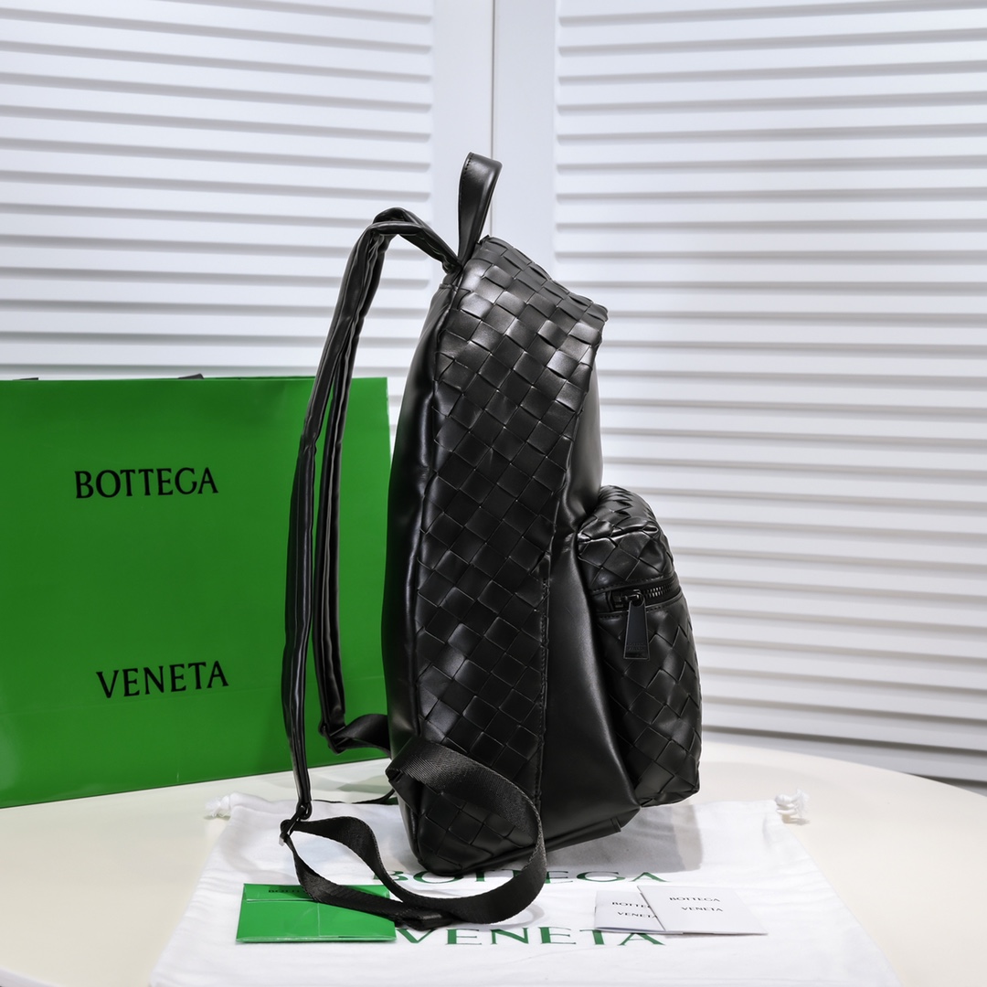 Bagsaaa B0tt*ga Ven*ta Intrecciato black leather backpack - 32*43cm