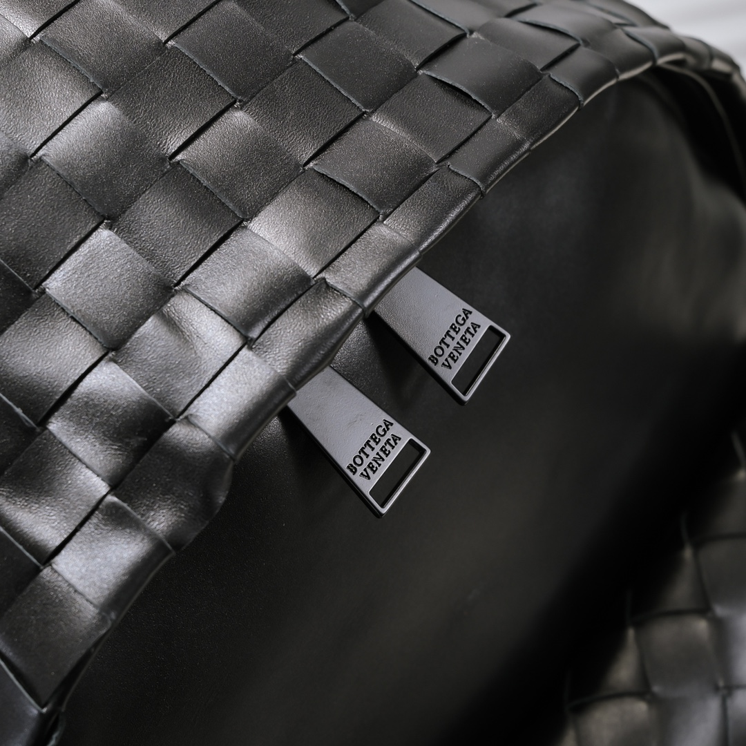 Bagsaaa B0tt*ga Ven*ta Intrecciato black leather backpack - 32*43cm