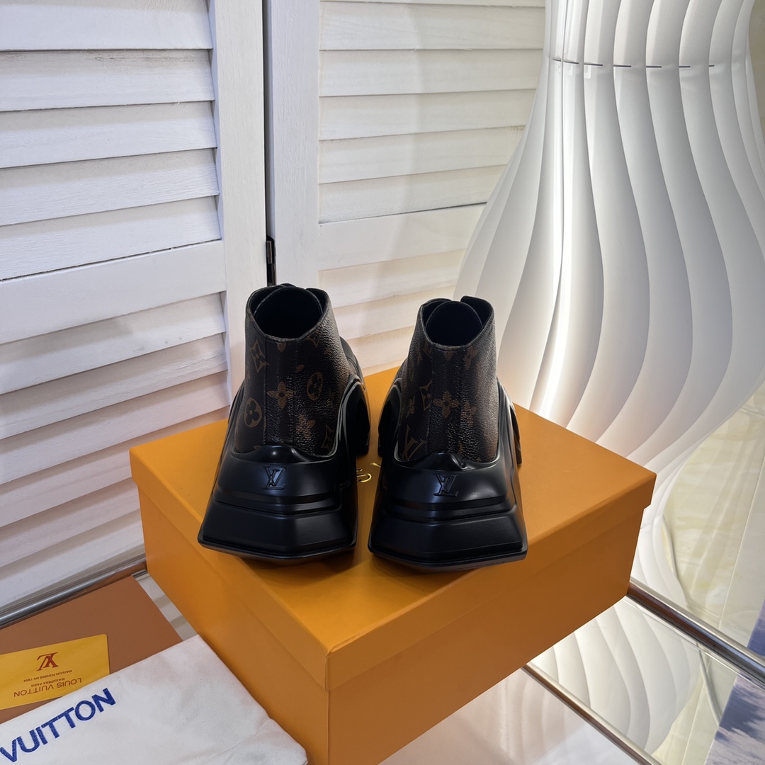 Bagsaaa L0vis Vvtt0n Black and Brown Monogram Sneakers