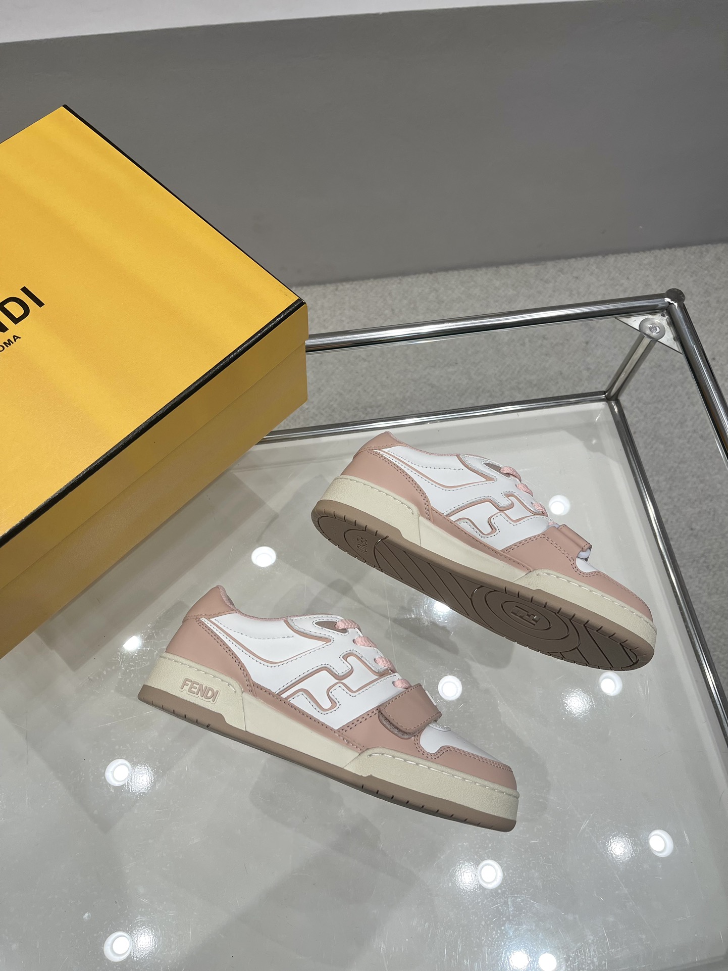 Bagsaaa F**di Match Low Top Sneaker Pink