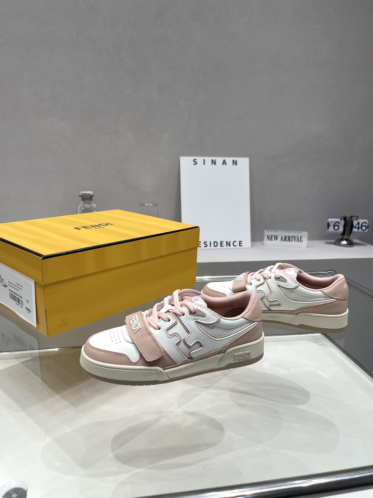 Bagsaaa F**di Match Low Top Sneaker Pink