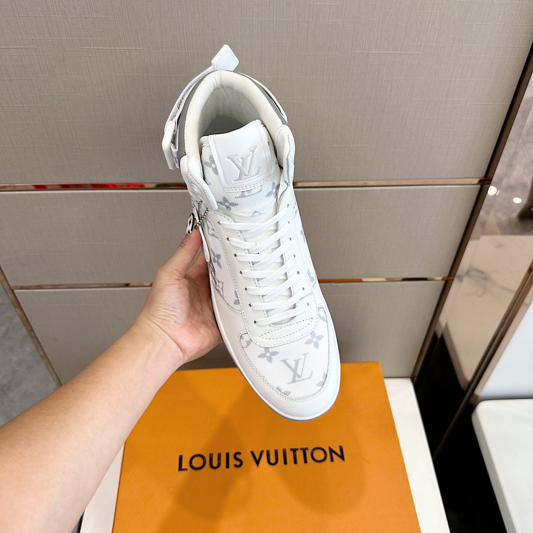 Bagsaaa L0vis Vvtt0n High Top White Sneakers