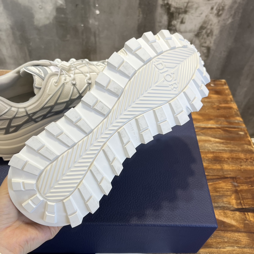 Bagsaaa D10r B22 Athletic Sneakers White Color