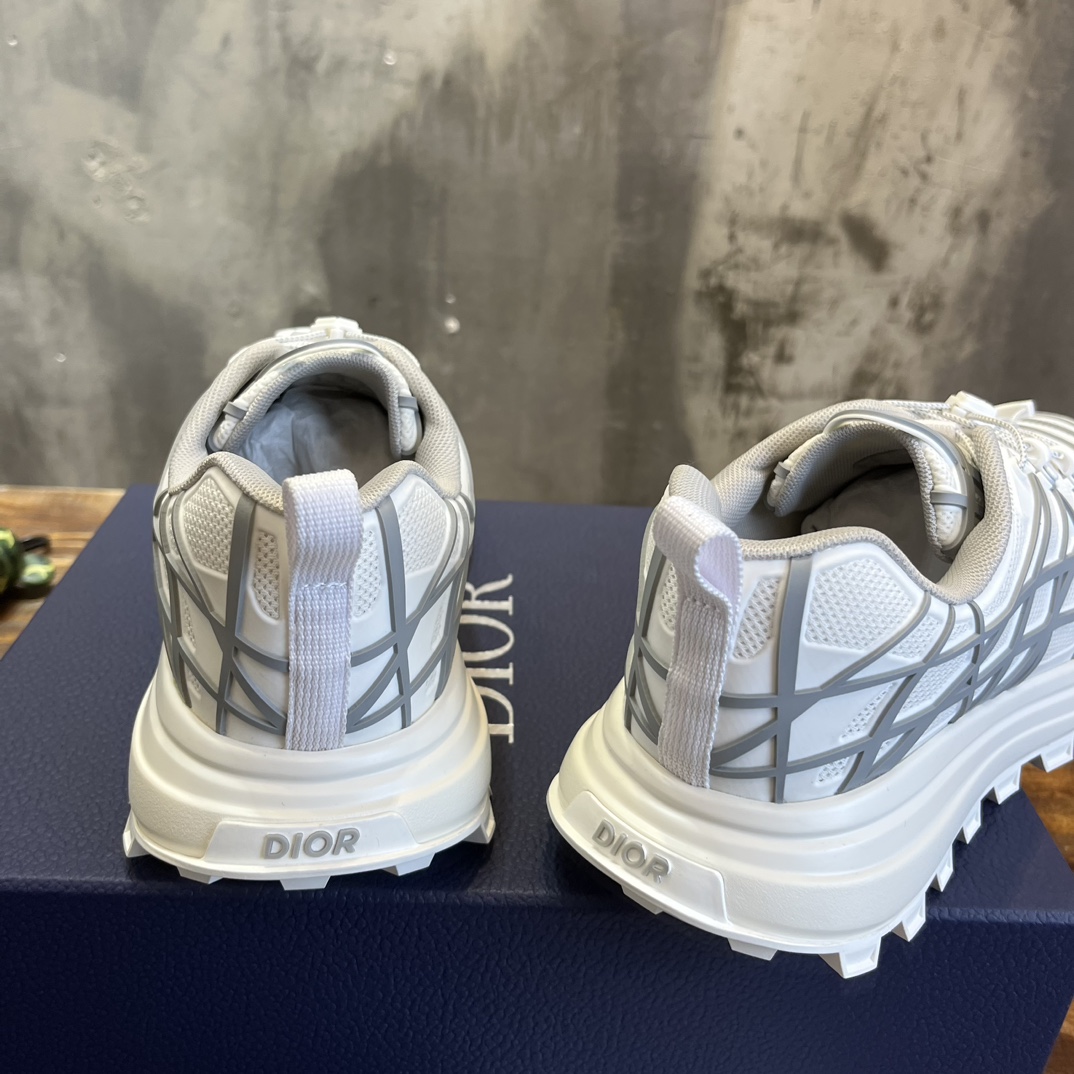 Bagsaaa D10r B22 Athletic Sneakers White Color