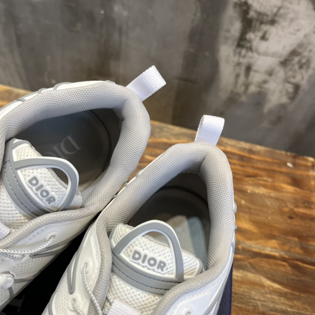 Bagsaaa D10r B22 Athletic Sneakers White Color