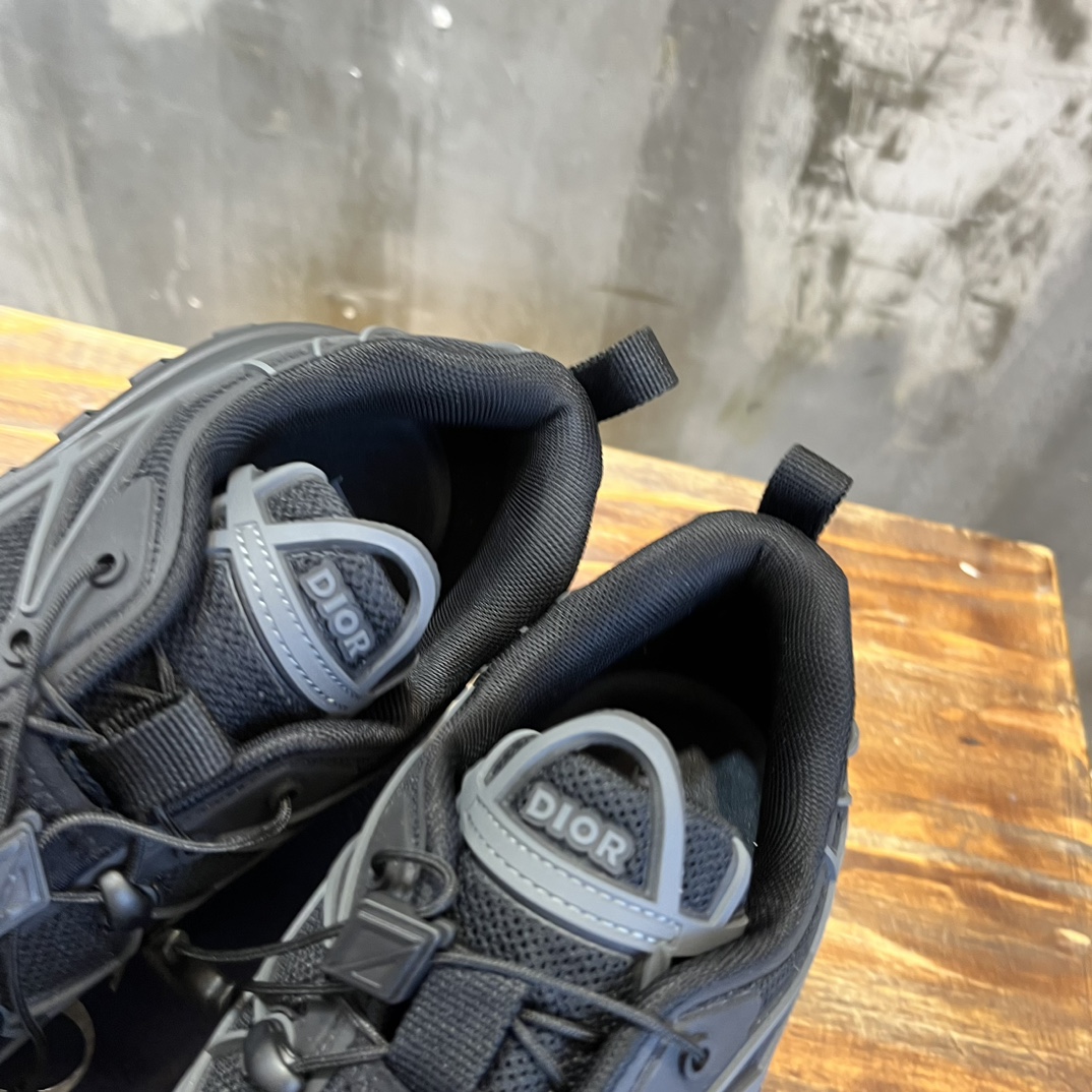 Bagsaaa D10r B22 Athletic Sneakers Black Color
