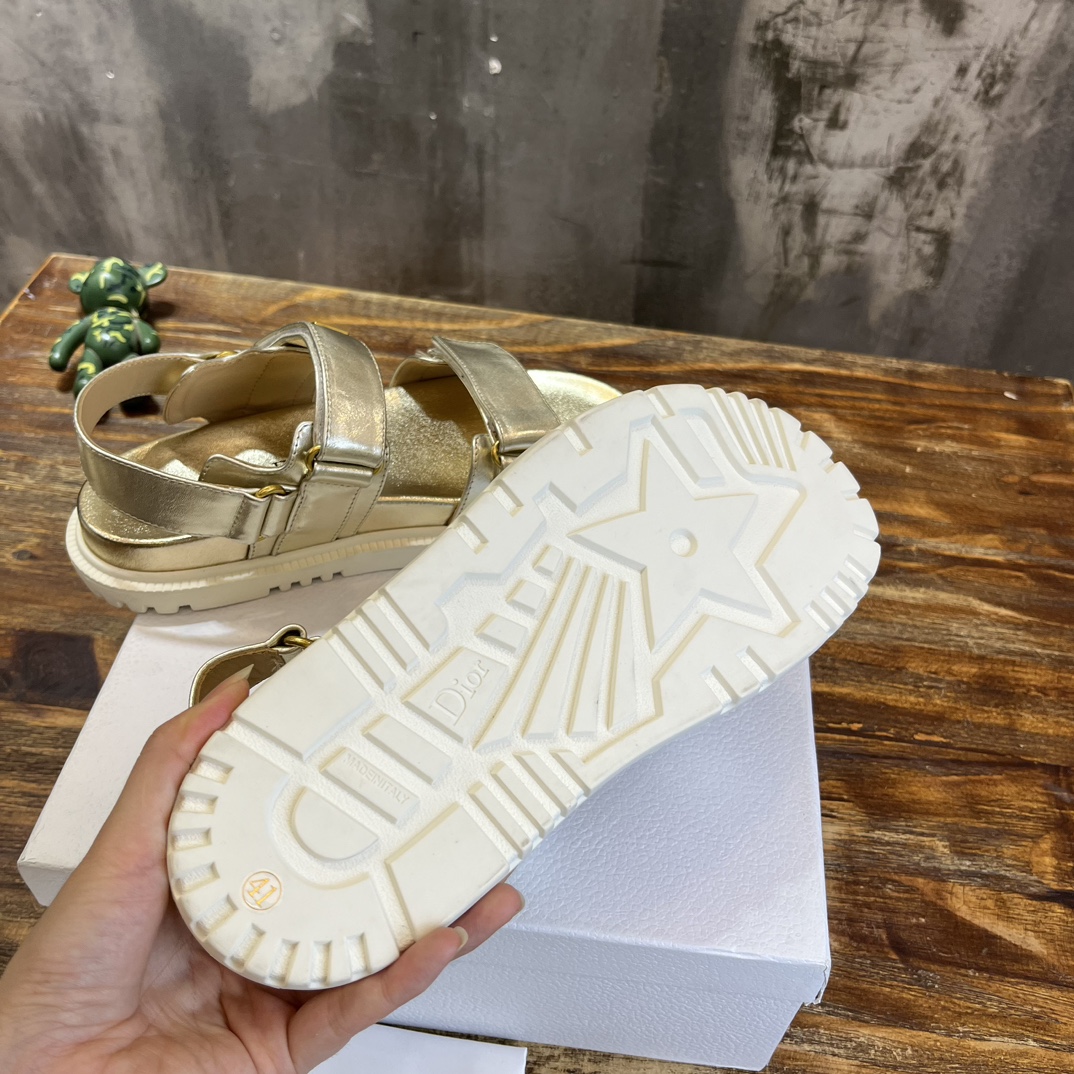 Bagsaaa D10r act sandal lambskin leather gold