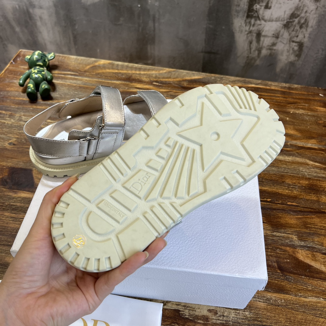 Bagsaaa D10r act sandal lambskin leather silver