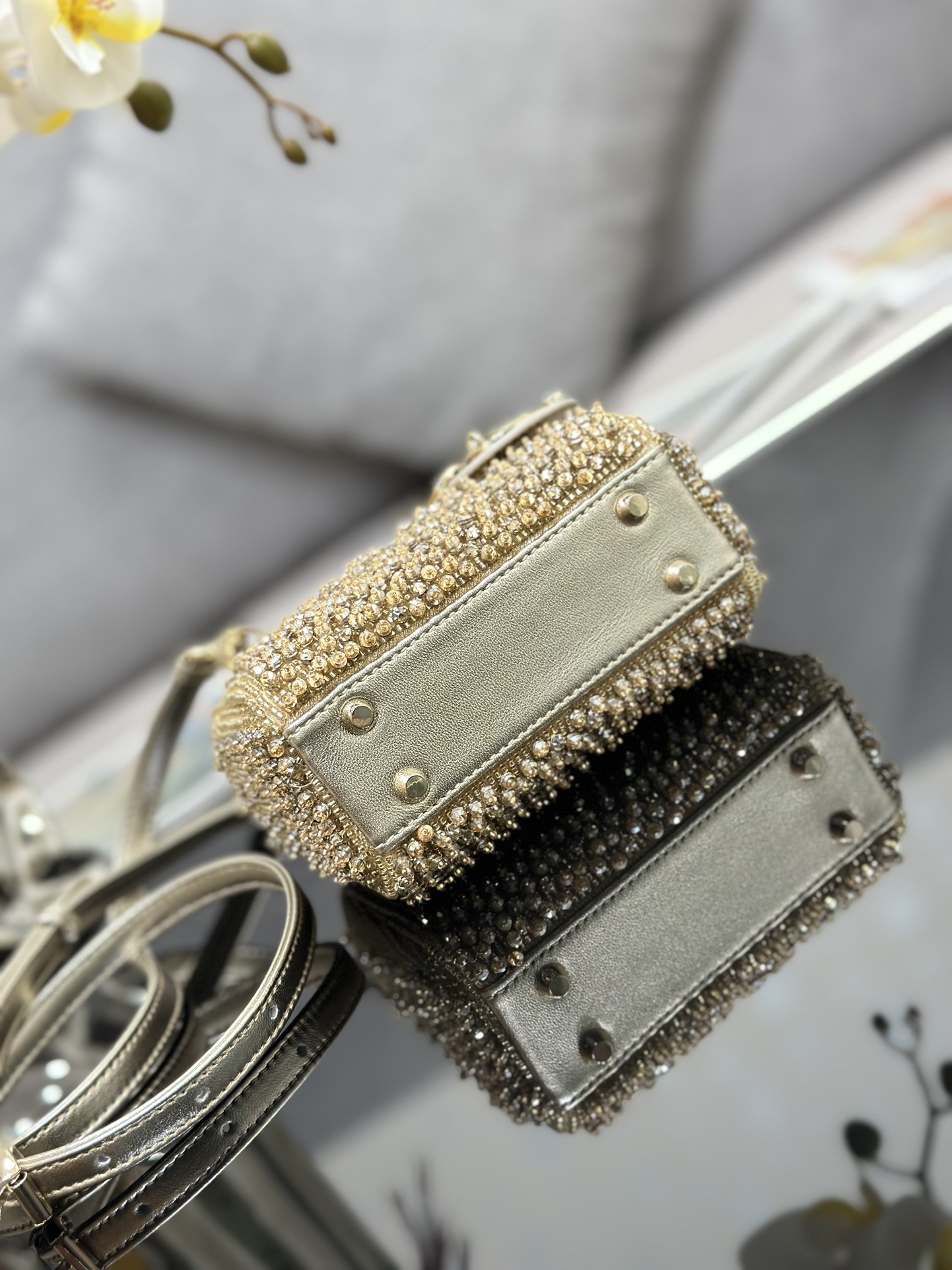 Bagsaaa D10r Lady Micro Gold-Tone Satin with Gradient Bead Embroidery 12 x 10.2 x 5cm