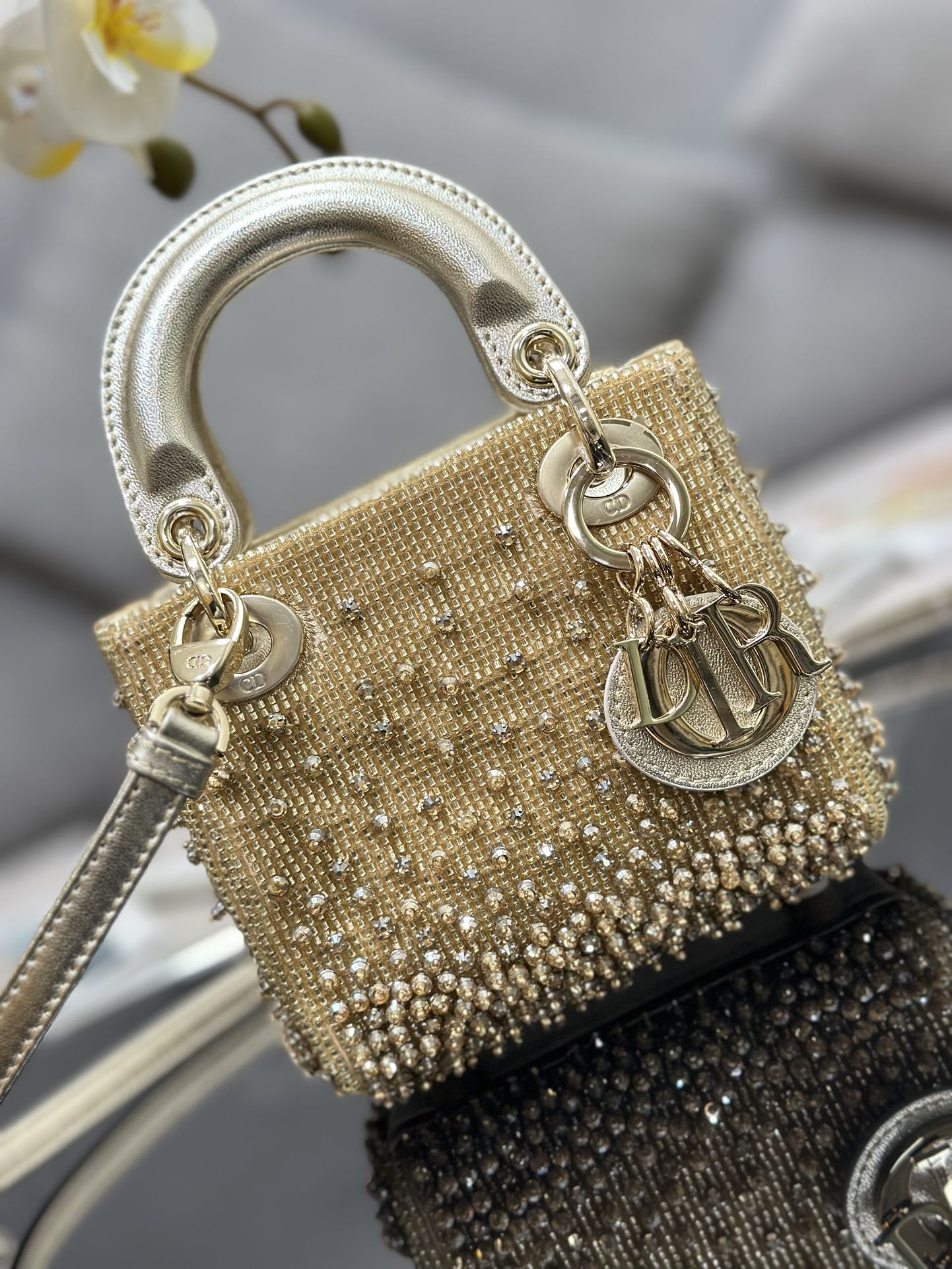 Bagsaaa D10r Lady Micro Gold-Tone Satin with Gradient Bead Embroidery 12 x 10.2 x 5cm