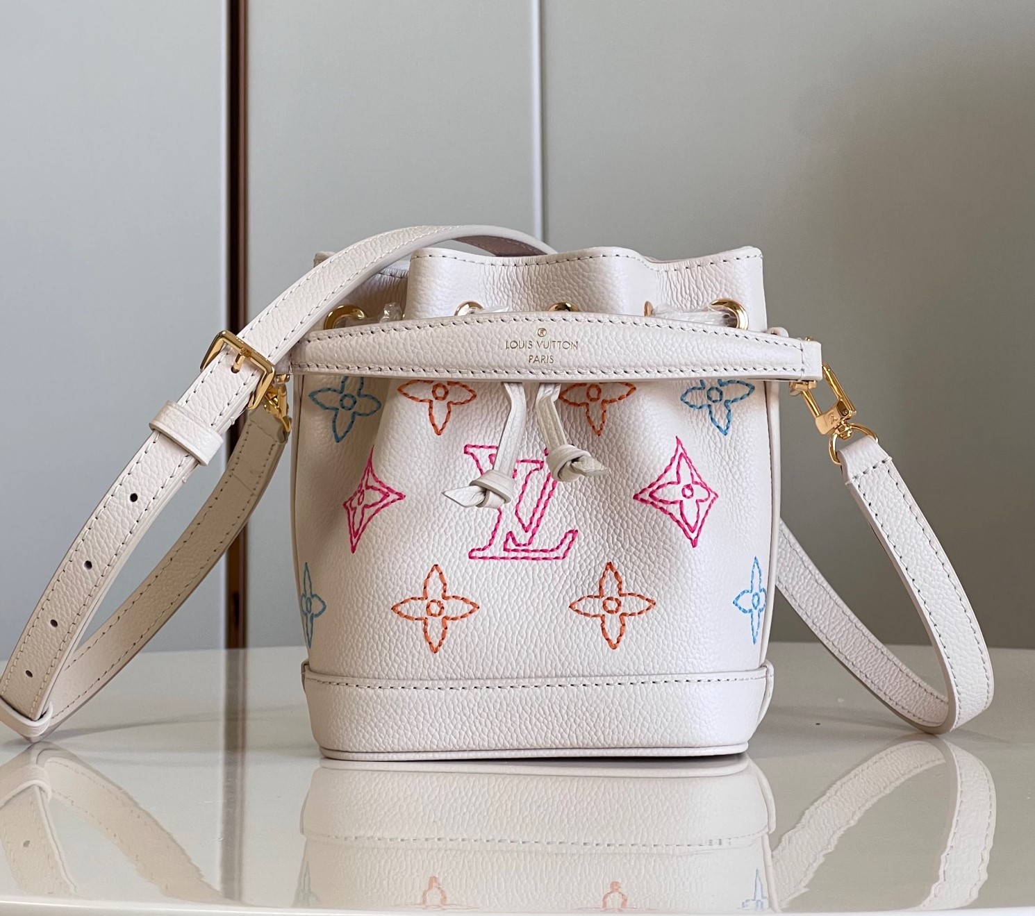 Bagsaaa L0vis Vvtt0n Bucket Bag - 13x16x10cm