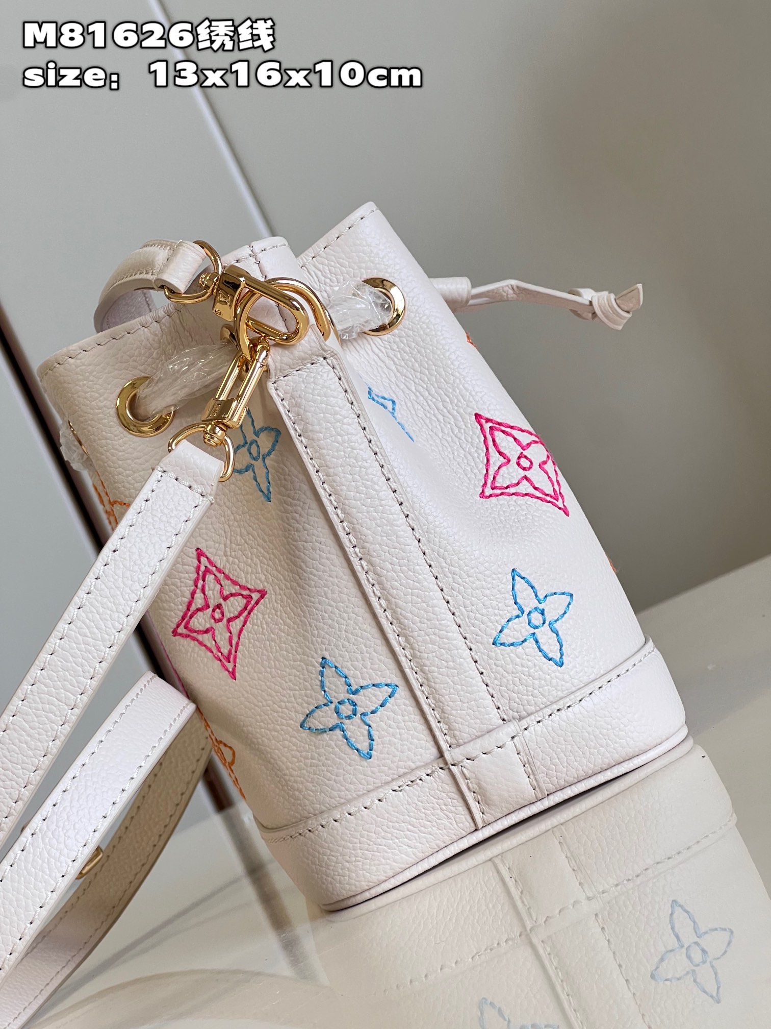 Bagsaaa L0vis Vvtt0n Bucket Bag - 13x16x10cm