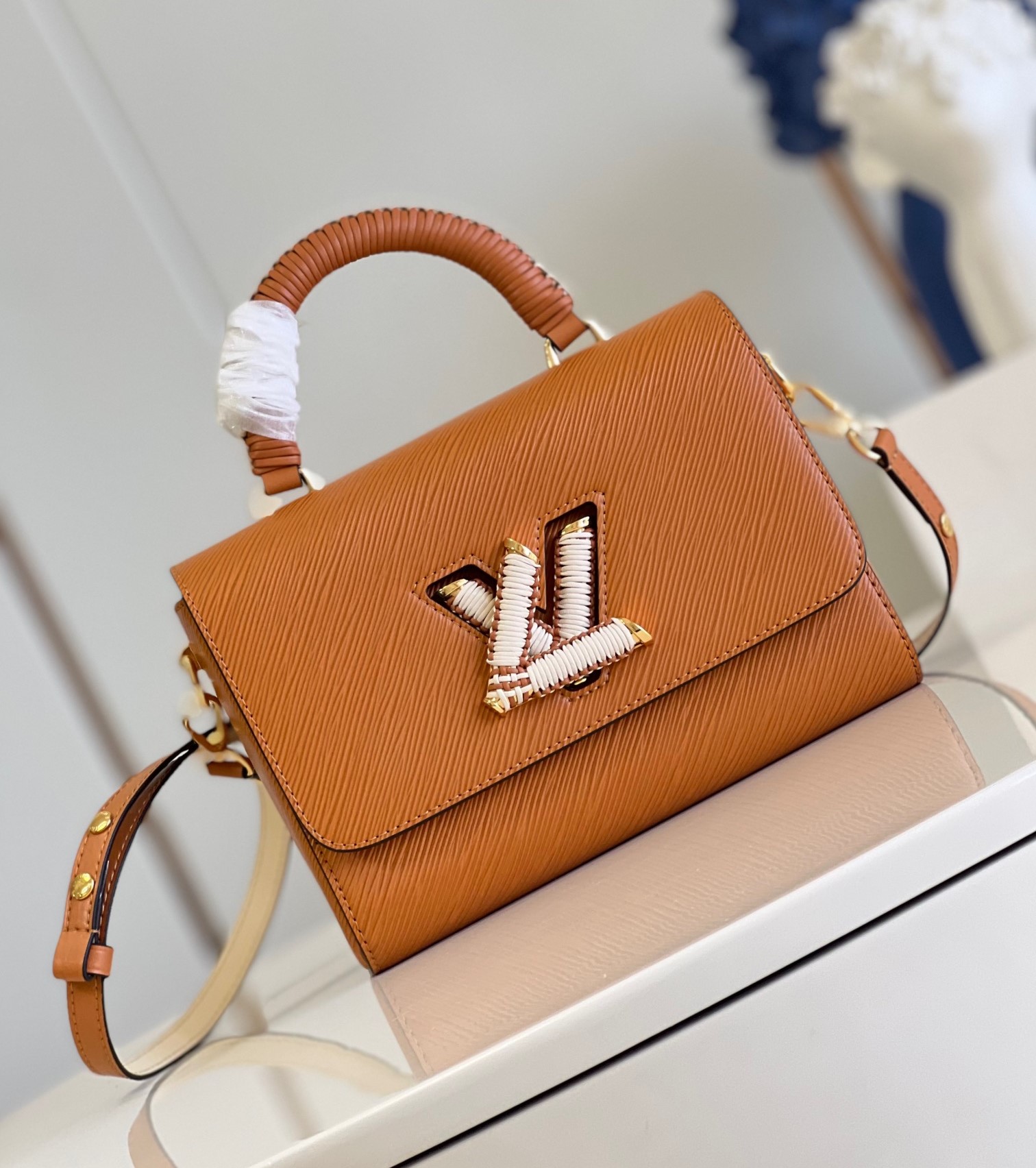 Bagsaaa L0vis Vvtt0n Twist MM Epi Bag Brown Quartz - 23 x 17 x 9.5 cm