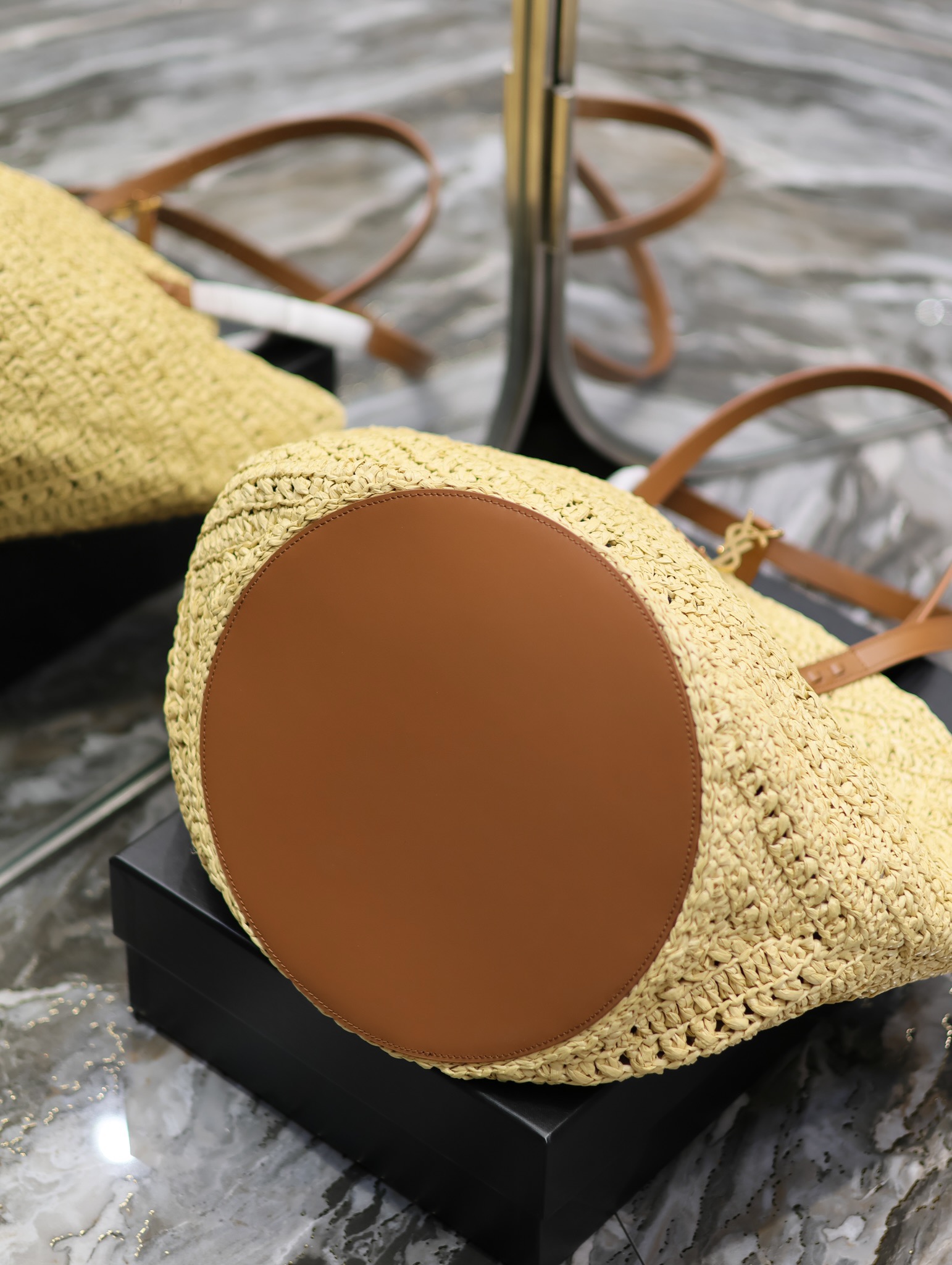 BAGSAAA Y51 PANIER MEDIUM IN RAFFIA AND VEGETABLE-TANNED LEATHER