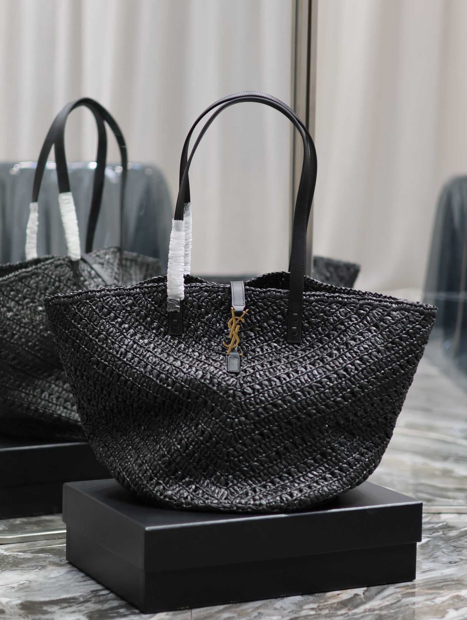 BAGSAAA Y51 PANIER MEDIUM IN RAFFIA AND VEGETABLE-BLACK LEATHER