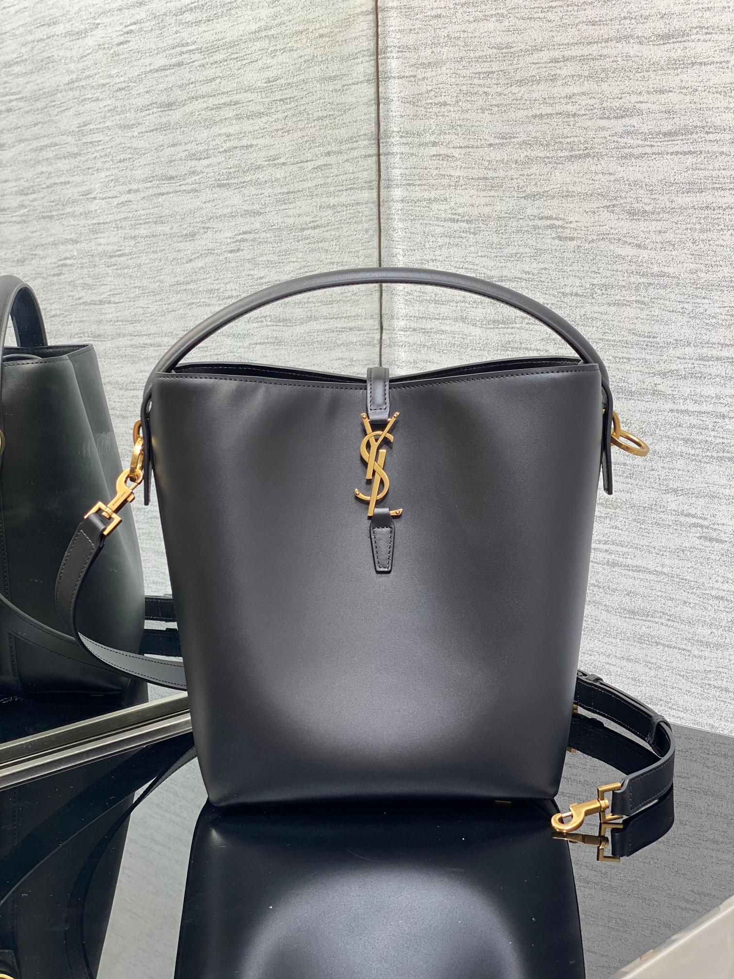 Bagsaaa Y51 Le 37 In Black Shiny Leather -20 X 25 X 16 CM