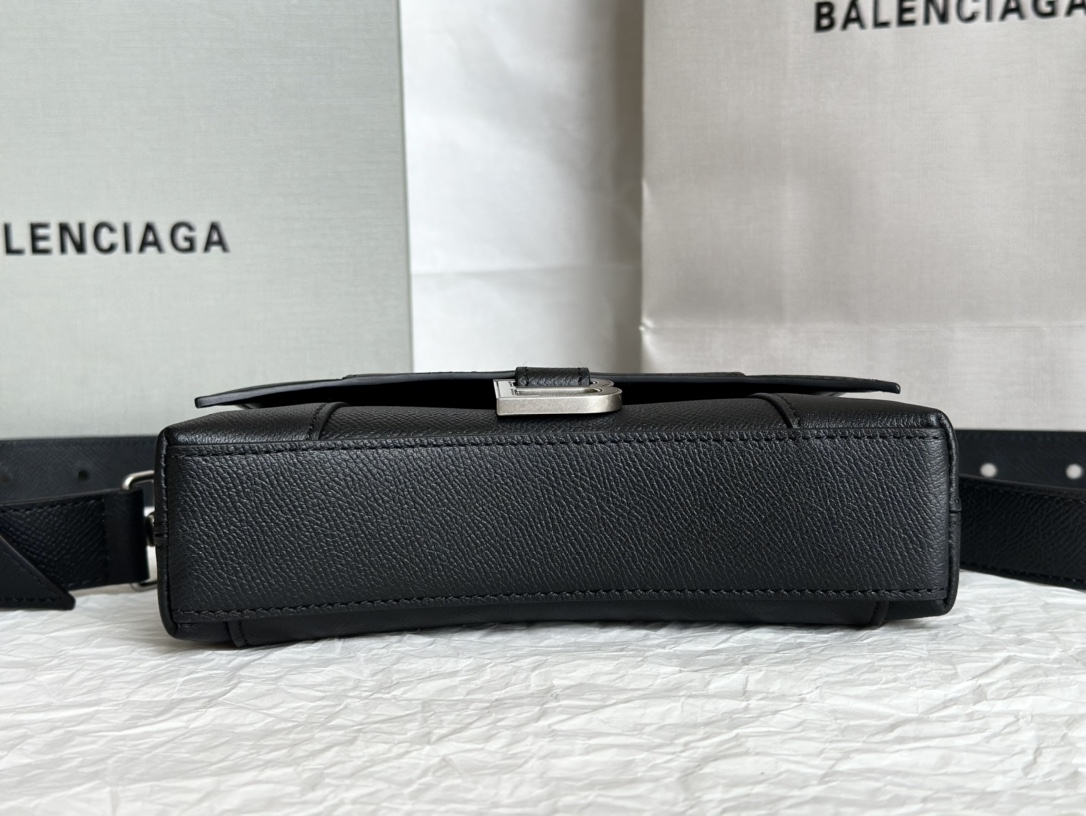 Bagsaaa Ba1en*iaga Downtown Crossbody Black Bag - 20x5x13cm