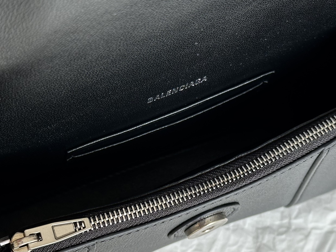 Bagsaaa Ba1en*iaga Downtown Crossbody Black Bag - 20x5x13cm