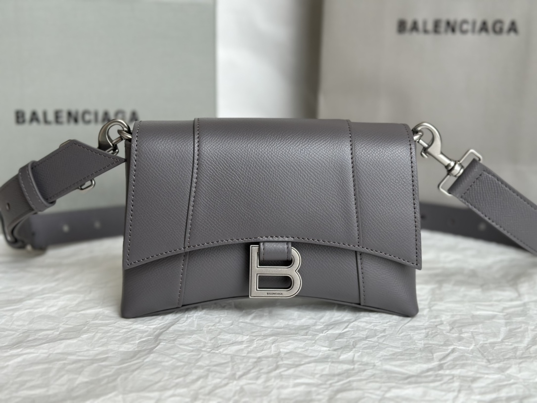 Bagsaaa Ba1en*iaga Downtown Crossbody Grey Bag - 20x5x13cm
