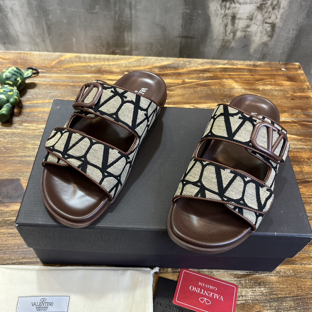 Bagsaaa Va1e*ntin0 Garavani Double Strap VLOGO Slides Brown