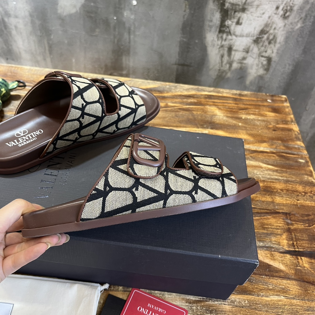 Bagsaaa Va1e*ntin0 Garavani Double Strap VLOGO Slides Brown