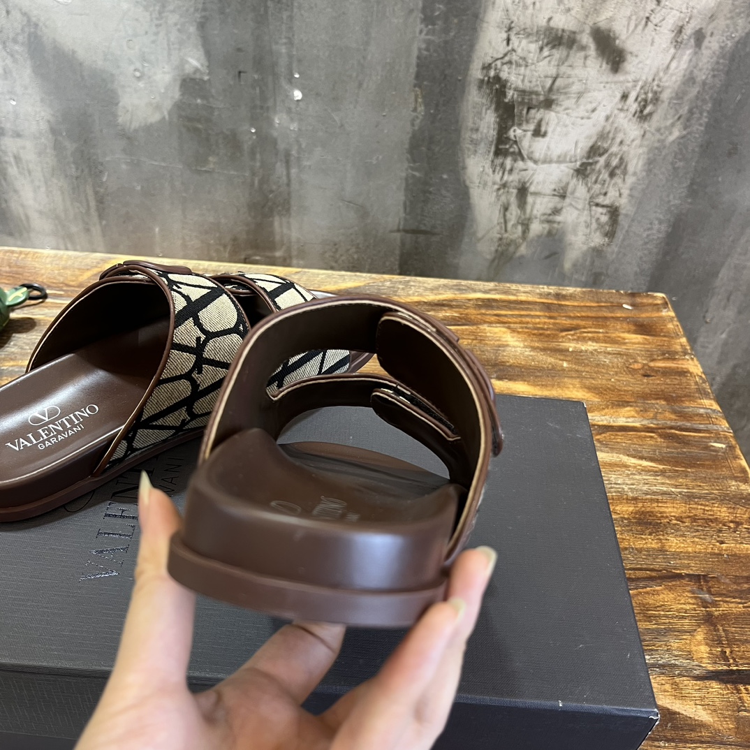 Bagsaaa Va1e*ntin0 Garavani Double Strap VLOGO Slides Brown