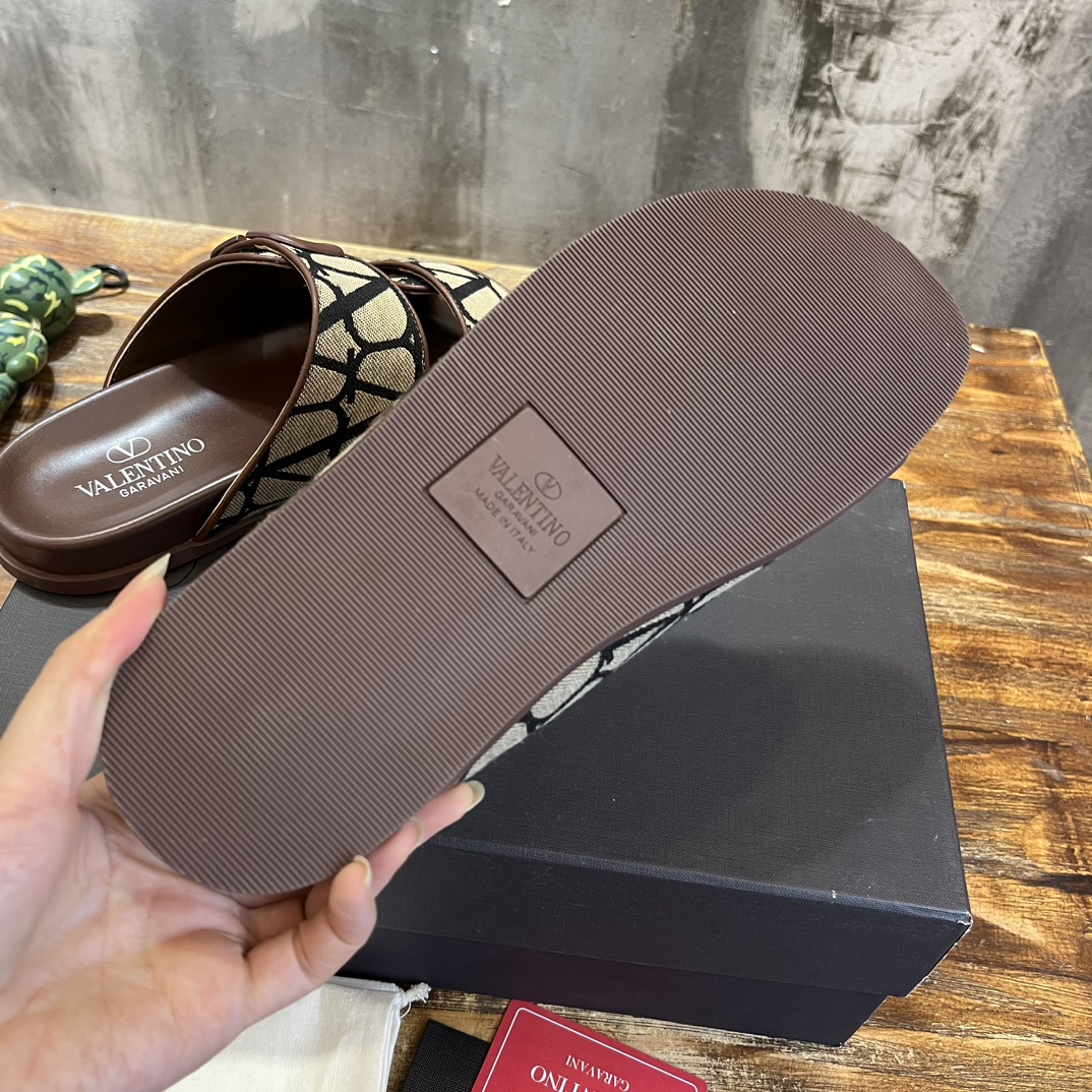 Bagsaaa Va1e*ntin0 Garavani Double Strap VLOGO Slides Brown