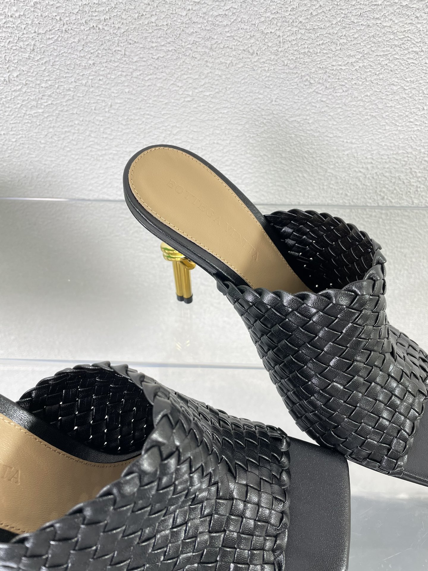 Bagsaaa B0tt*ga Ven*ta BLACK LEATHER KNOT MULES SANDALS