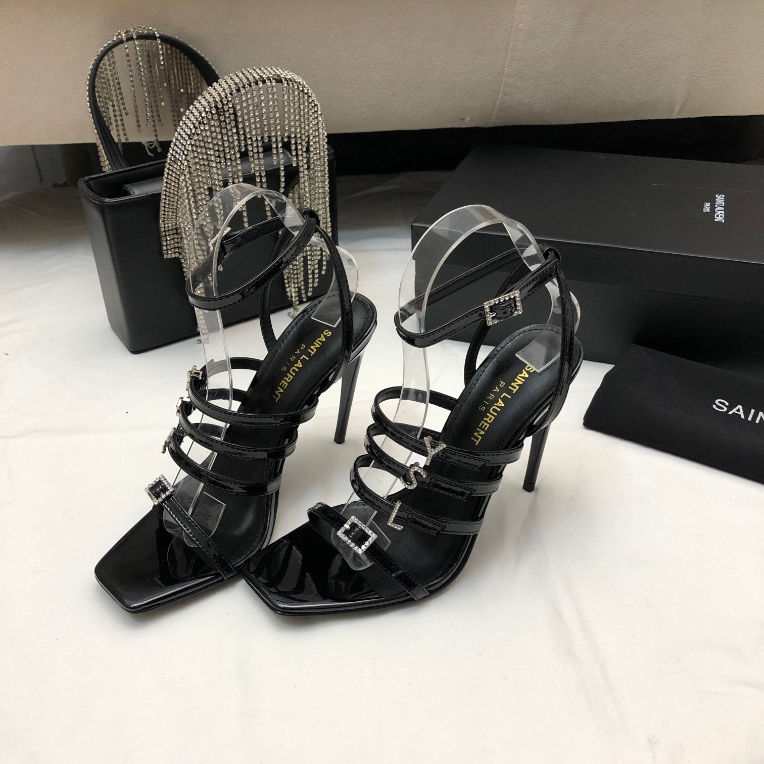 Bagsaaa Y51 Jerry embellished patent black sandals