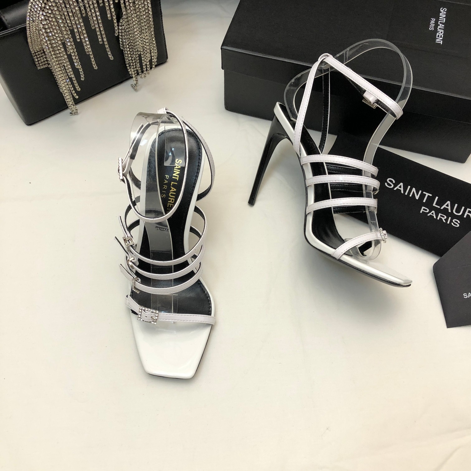 Bagsaaa Y51 Jerry embellished patent white sandals