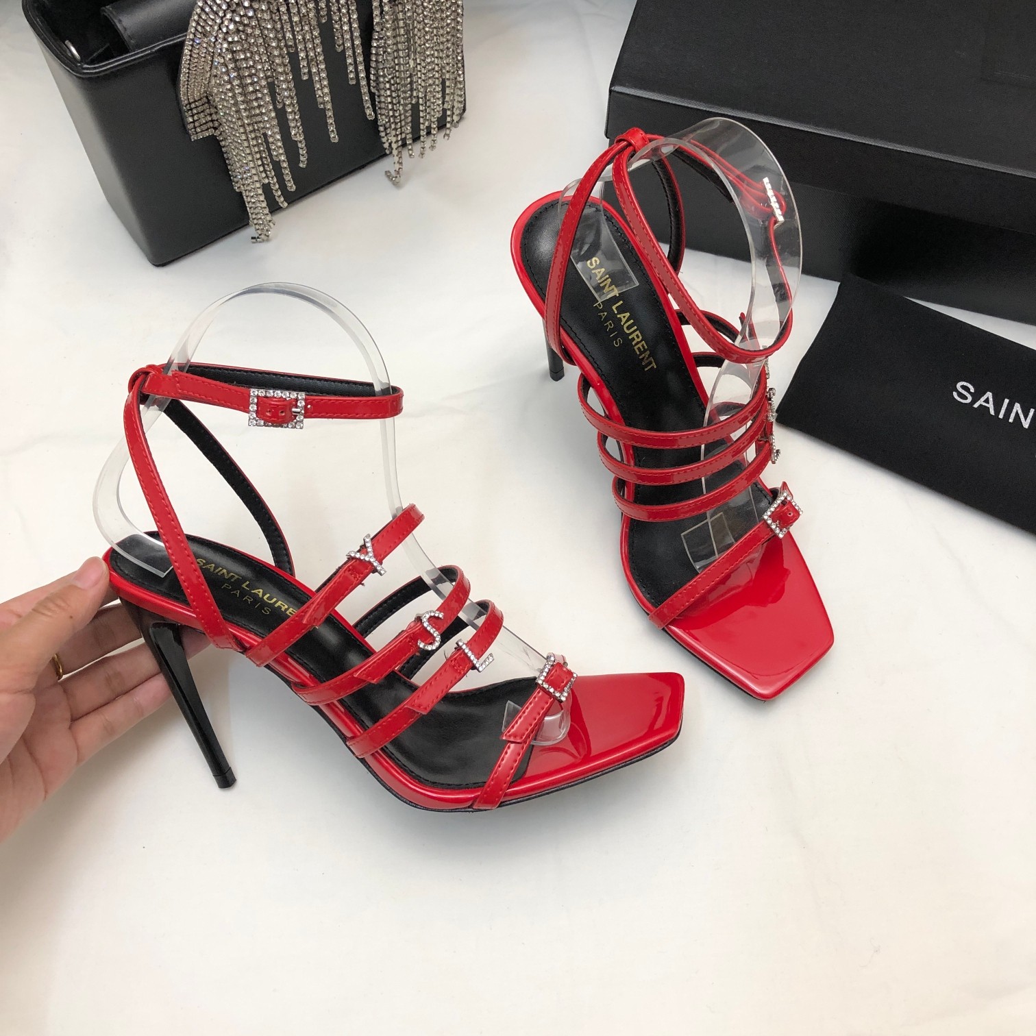 Bagsaaa Y51 Jerry embellished patent red sandals