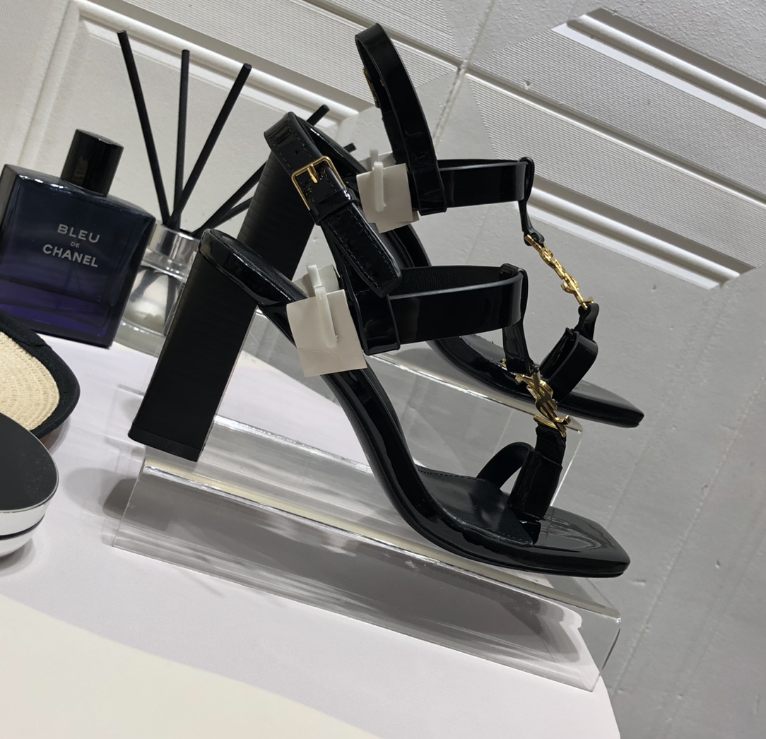 Bagsaaa Y51 Cassandra 75 black patent leather sandals