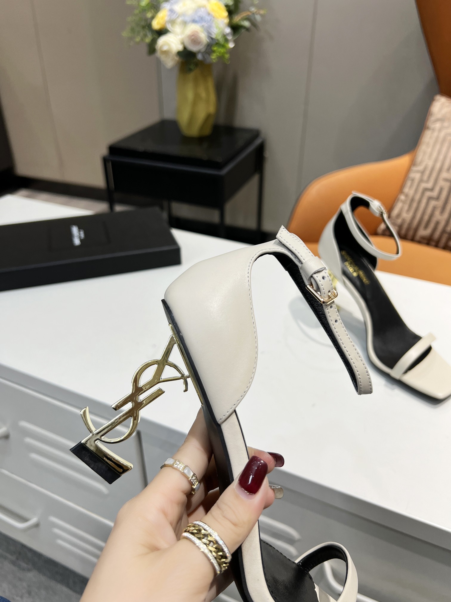 Bagsaaa Y51 Opyum white leather sandals 8.5cm