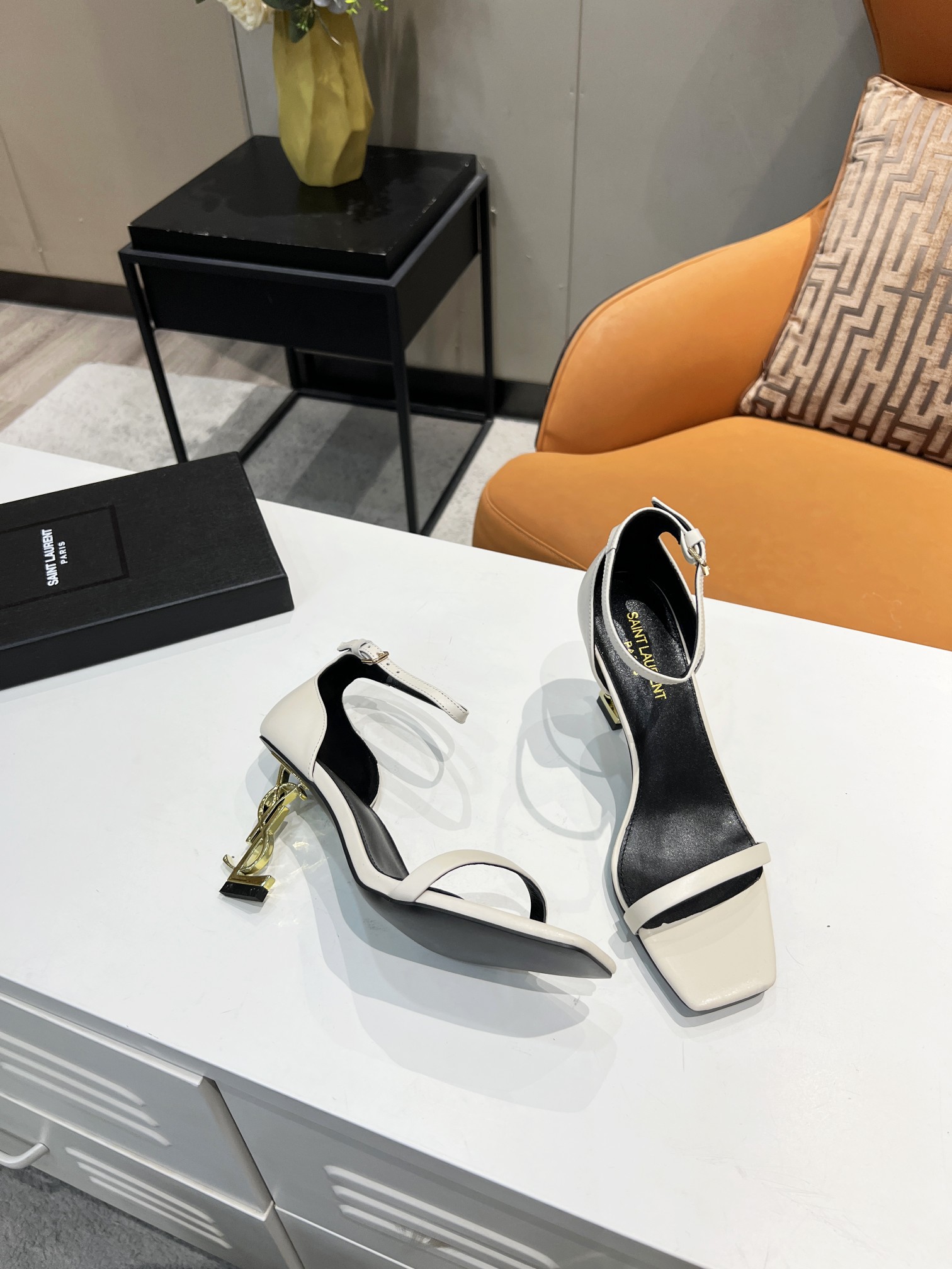 Bagsaaa Y51 Opyum white leather sandals 8.5cm