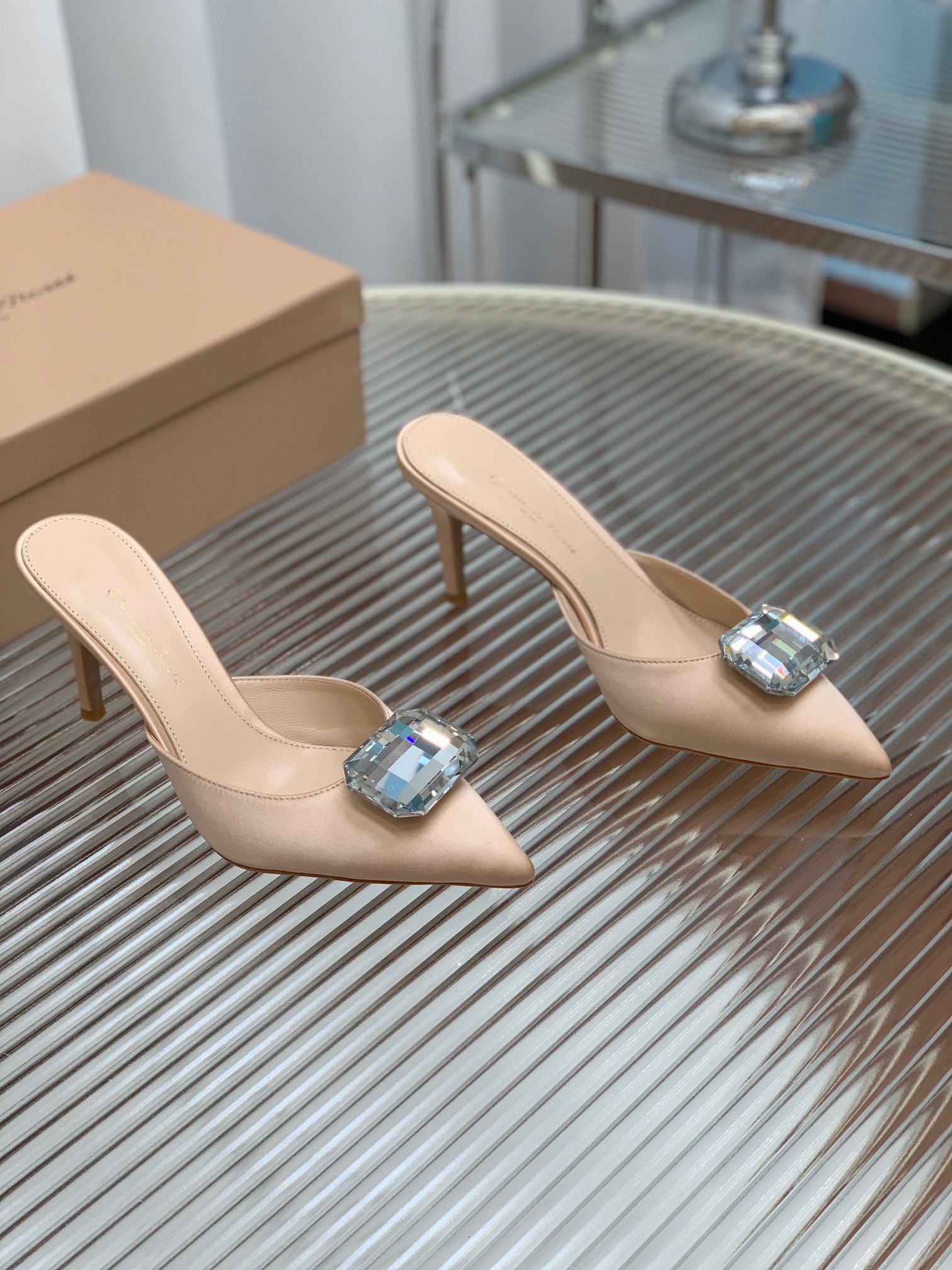 Bagsaaa Gianvito Rossi Jaipur 85mm satin beige pumps