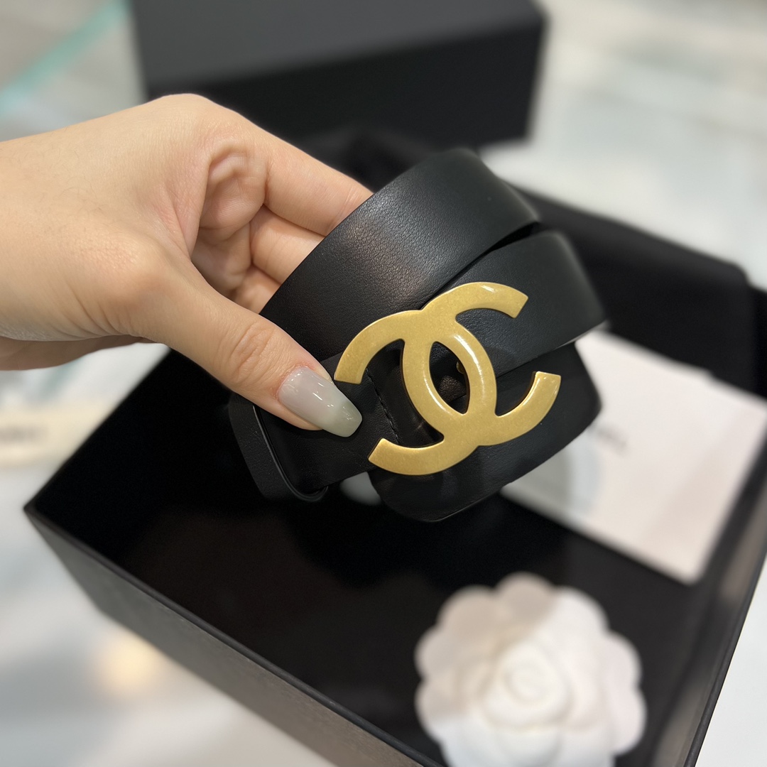 Bagsaaa Ch**el Black Leather and Gold Metal 3cm