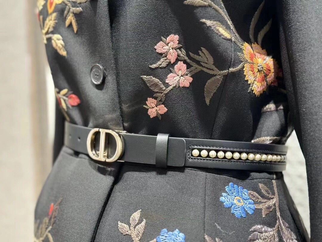 Bagsaaa D10r 30 MONTAIGNE BELT Black Smooth Calfskin and White Glass Pearls, 25 MM