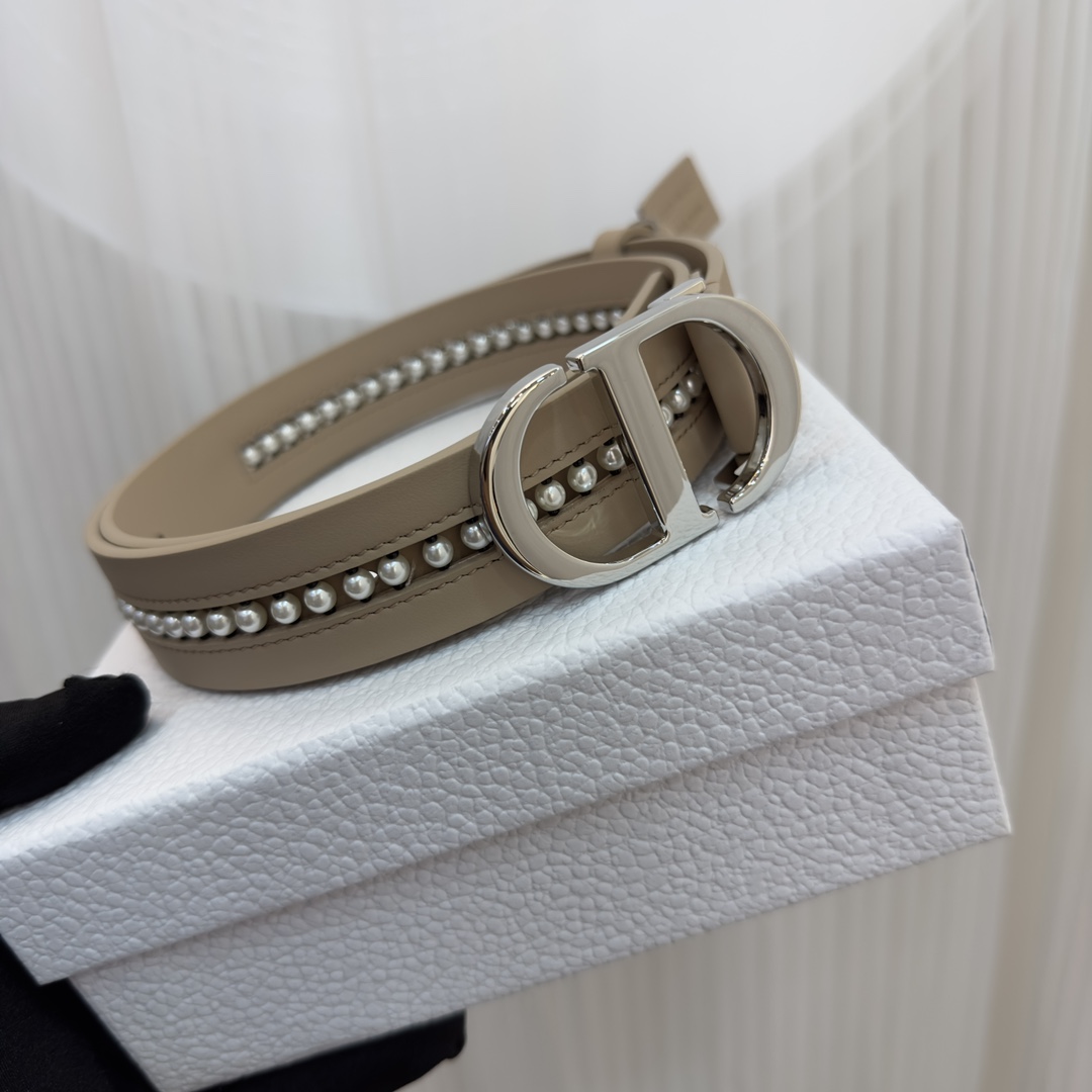 Bagsaaa D10r 30 MONTAIGNE BELT Beige Smooth Calfskin and White Glass Pearls
