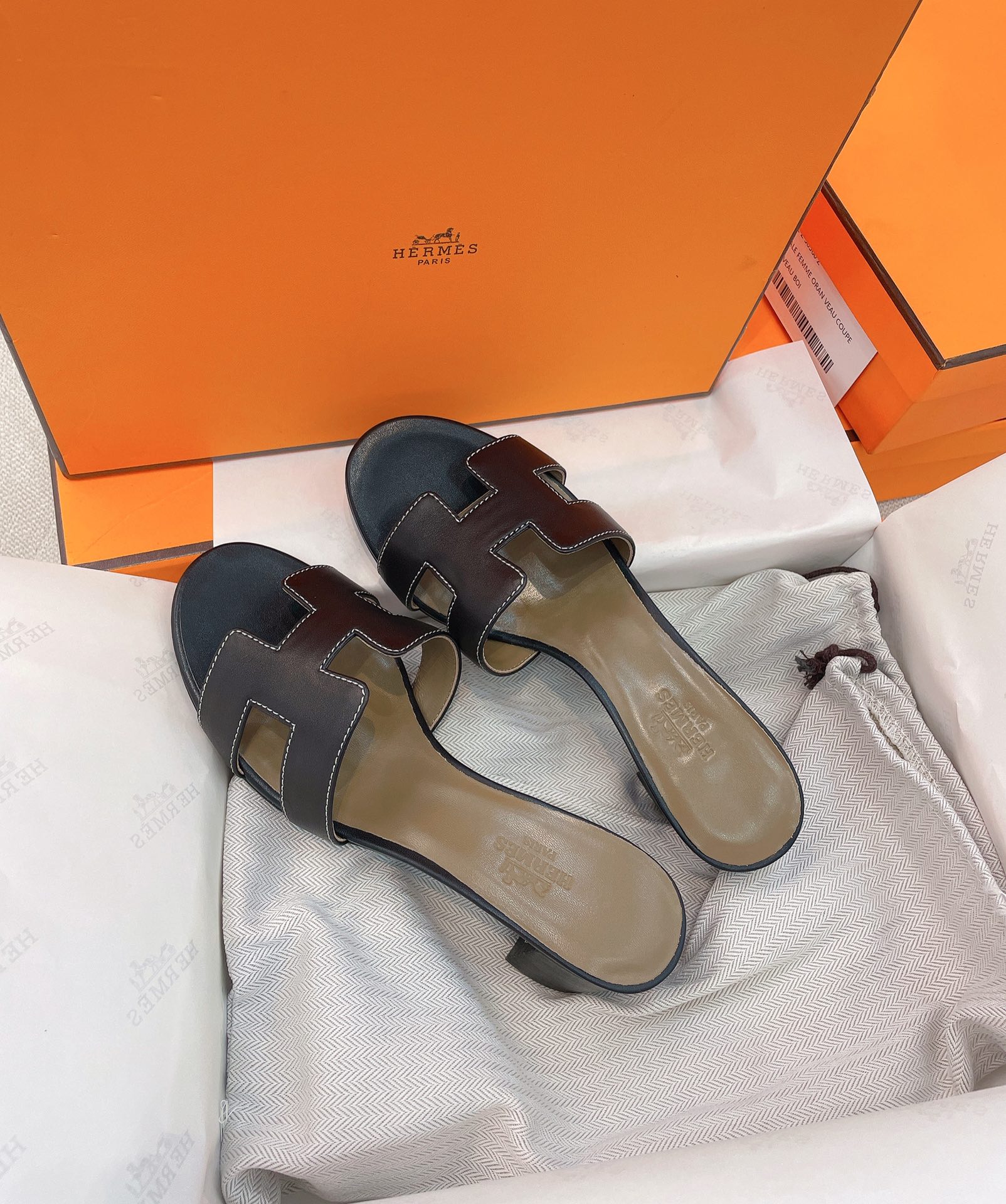 Bagsaaa H**me5 Oasis Black Heeled Sandals