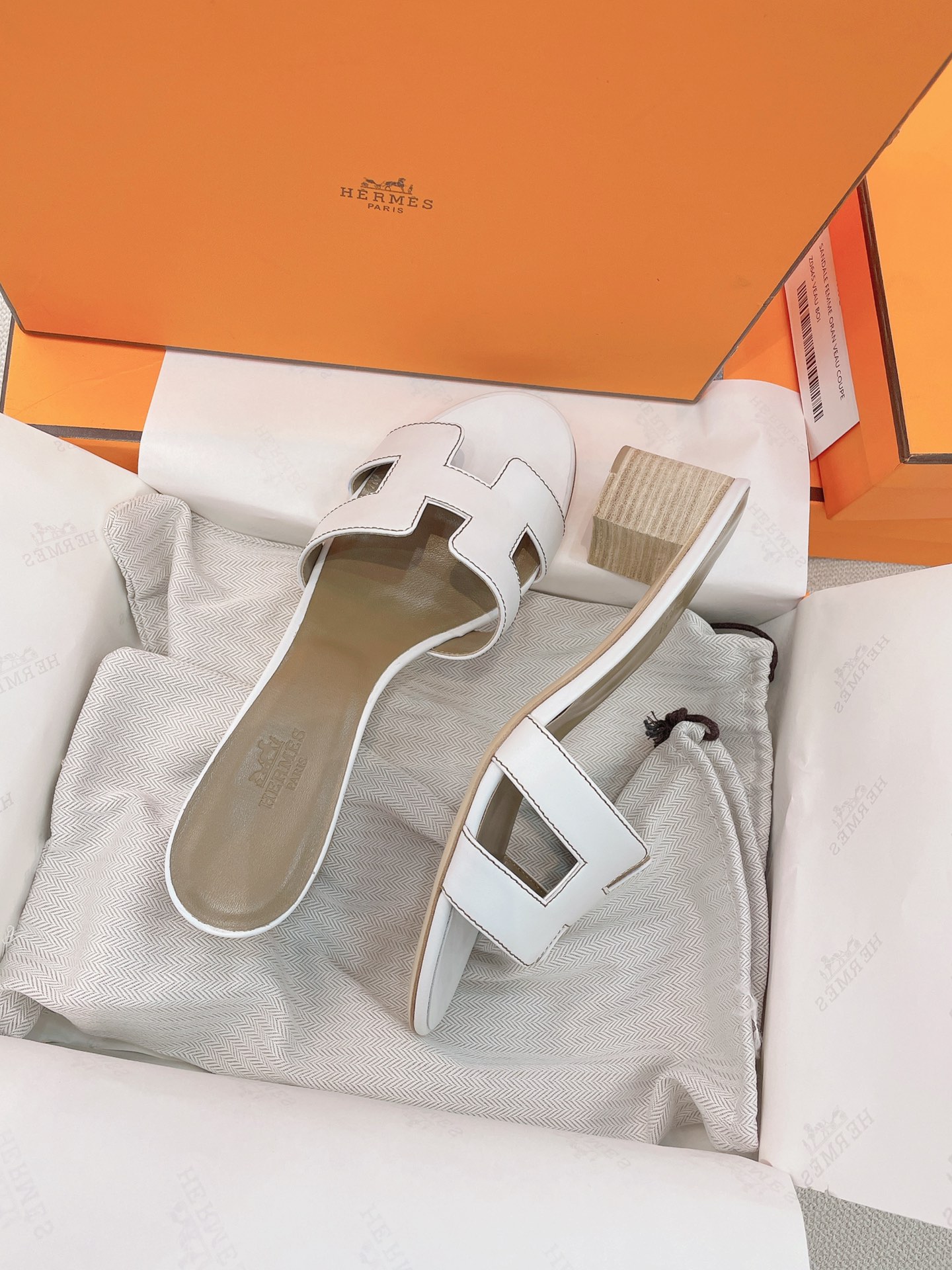 Bagsaaa H**me5 Oasis White Heeled Sandals