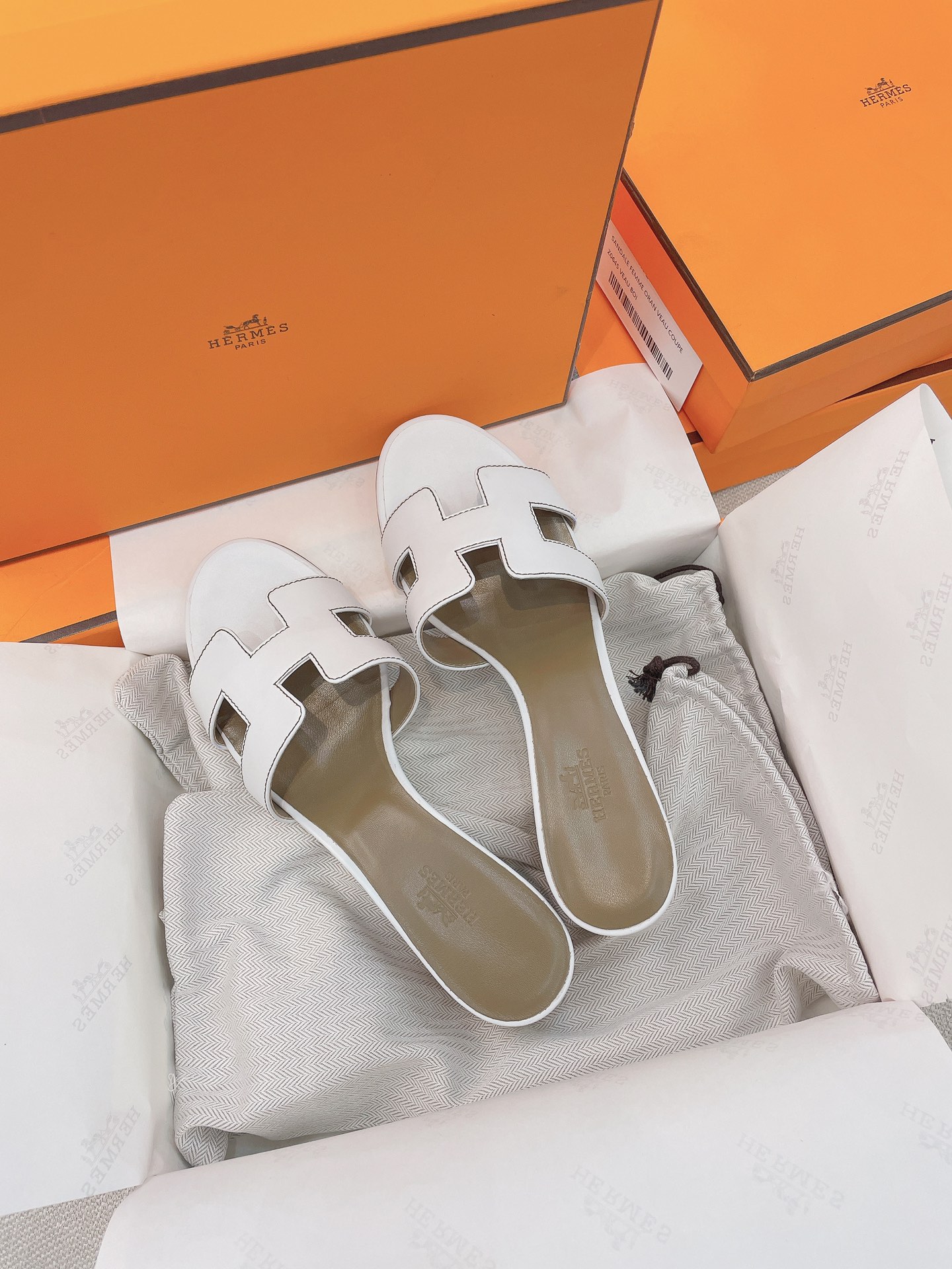 Bagsaaa H**me5 Oasis White Heeled Sandals