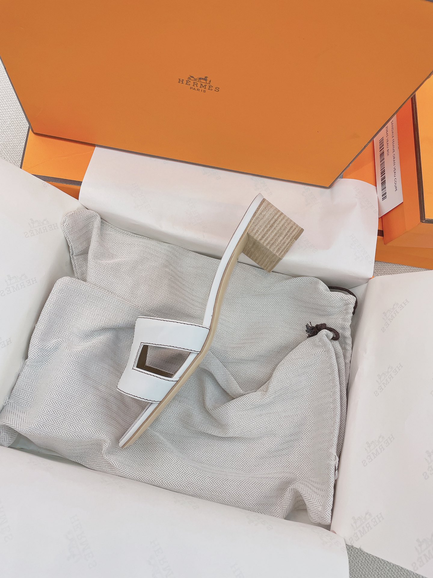 Bagsaaa H**me5 Oasis White Heeled Sandals
