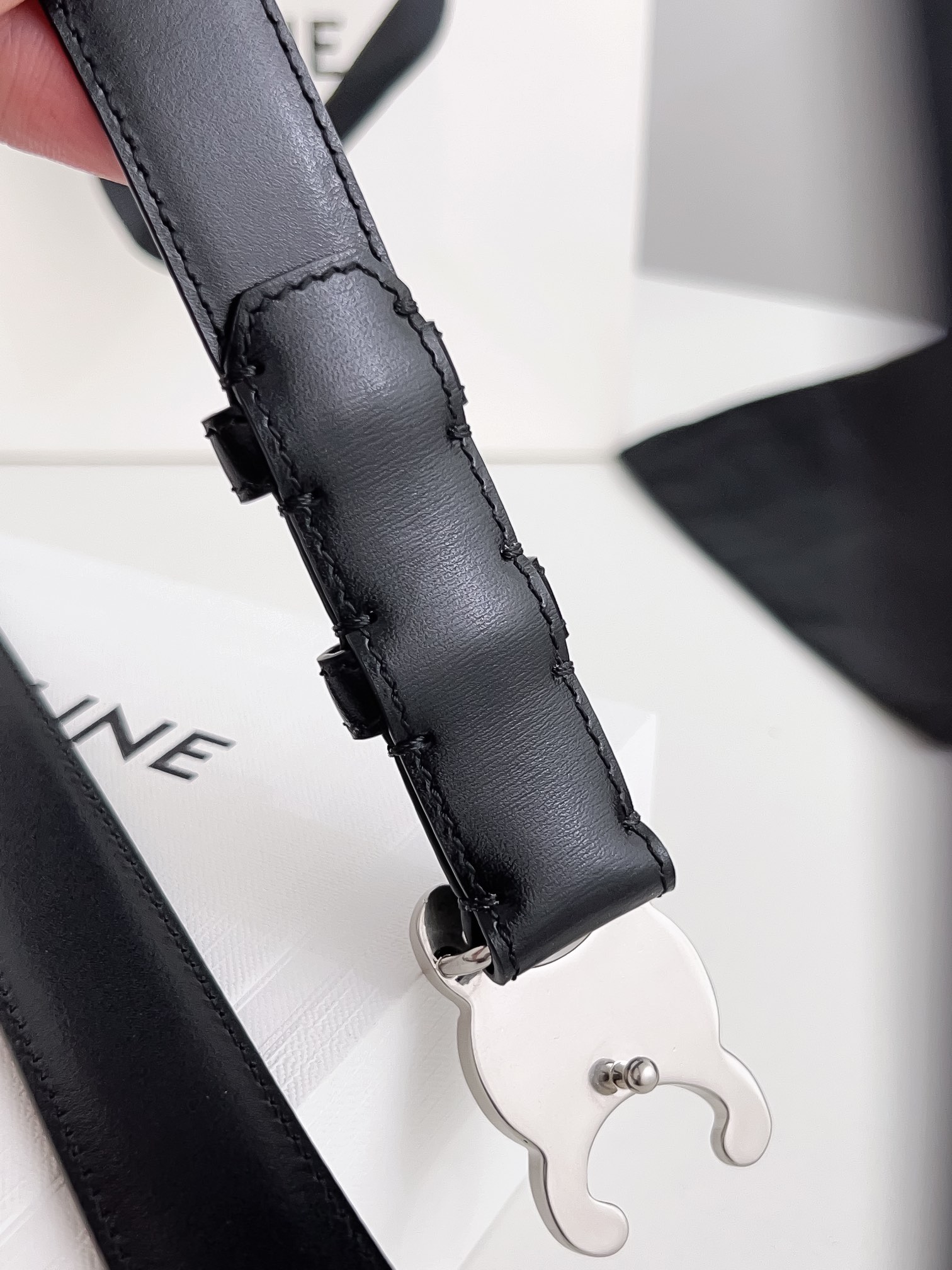 BAGSAAA Ce1i*e TRIOMPHE BELT IN TAURILLON LEATHER BLACK 2.5CM