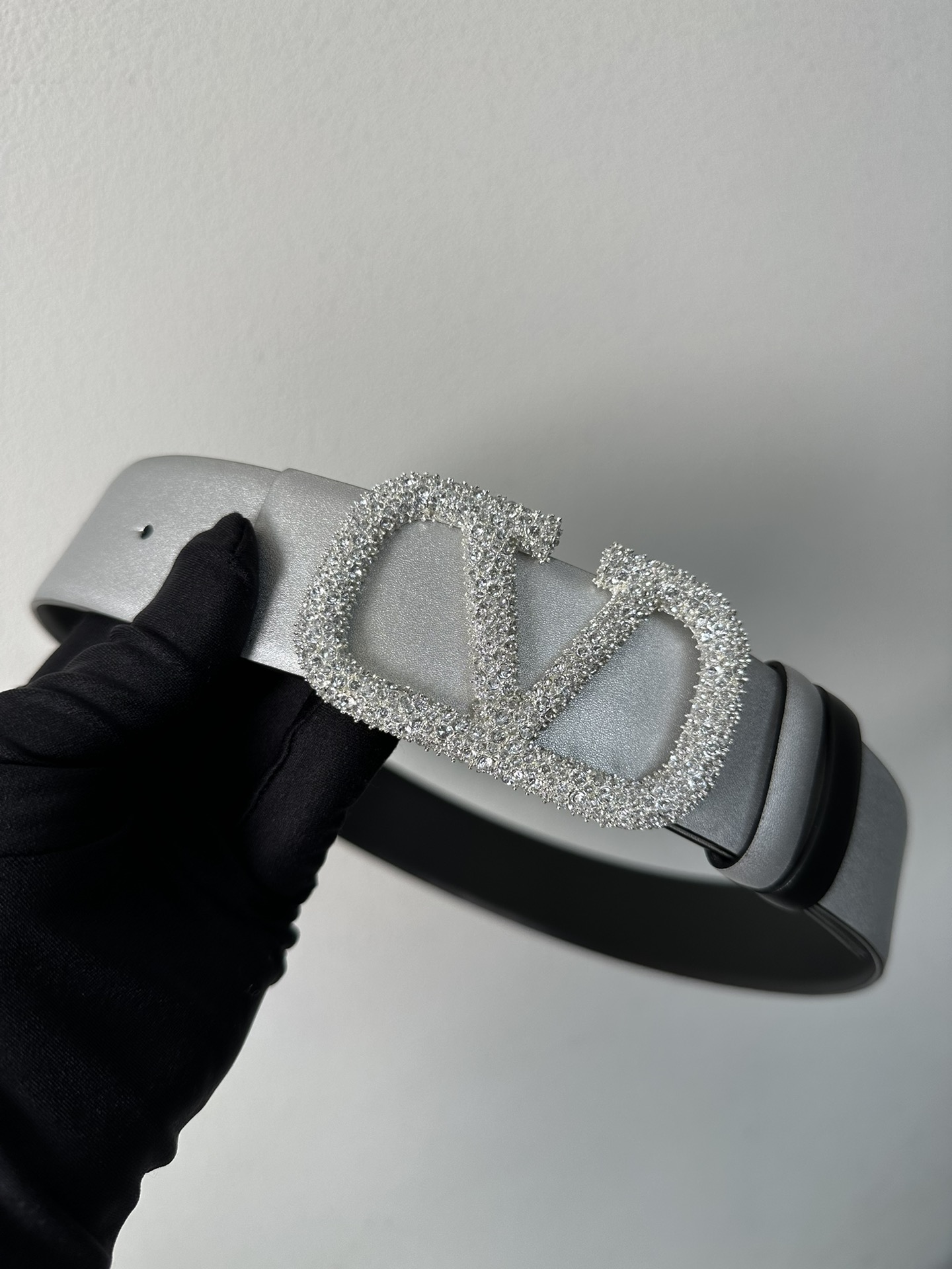 Bagsaaa Va1e*ntin0 Garavani Crystal VLogo Signature Silver 4cm