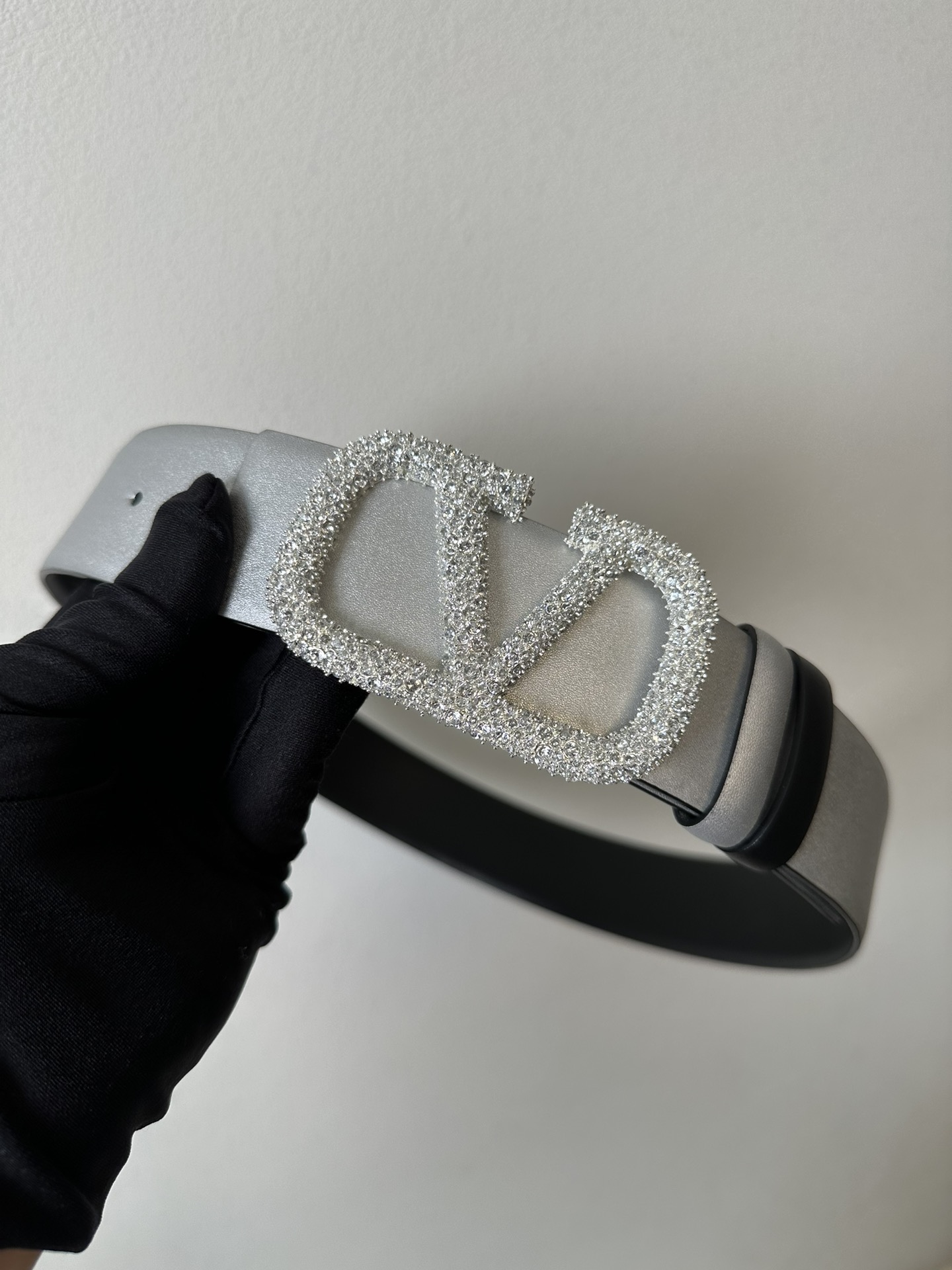 Bagsaaa Va1e*ntin0 Garavani Crystal VLogo Signature Silver 4cm