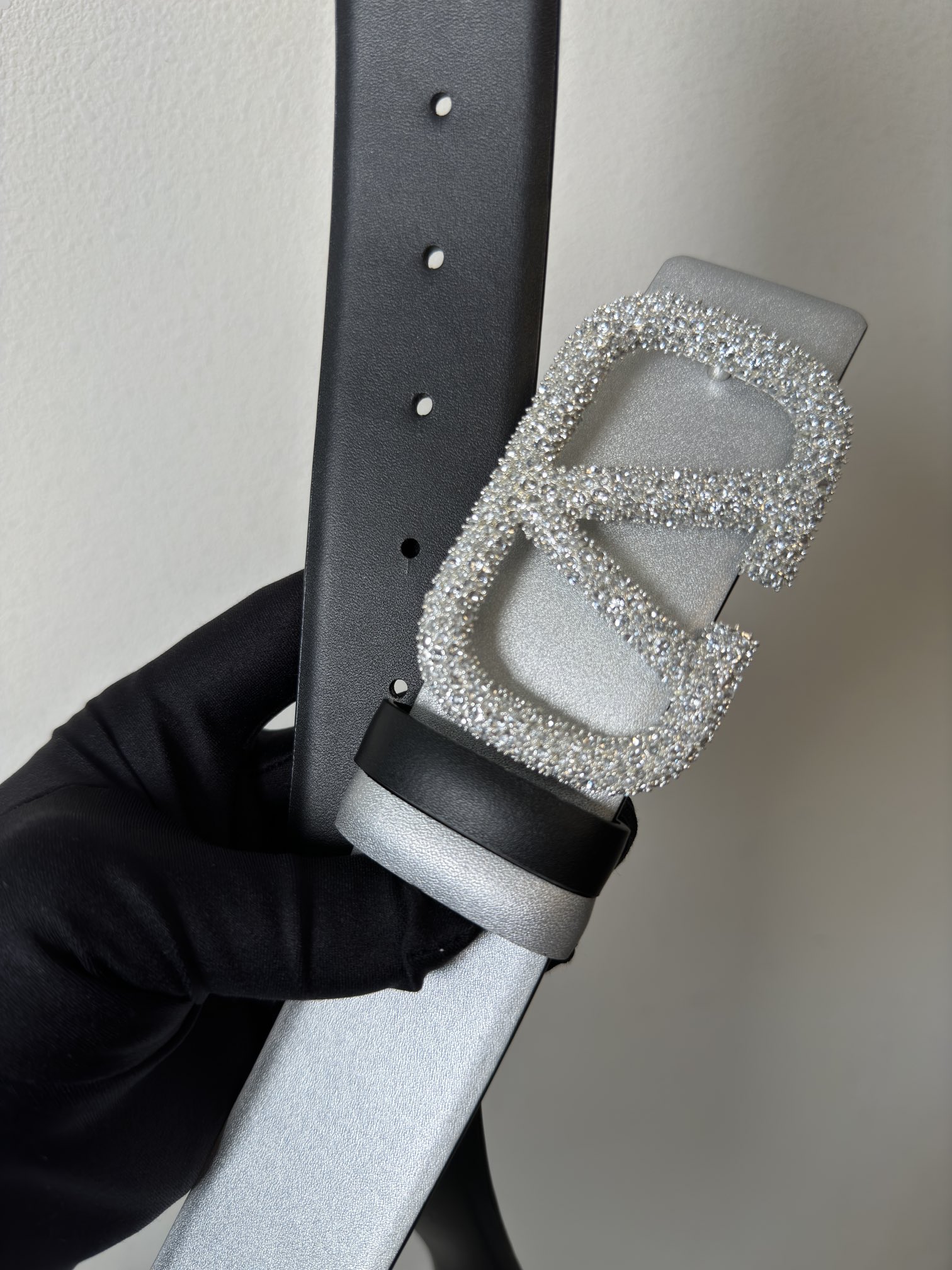 Bagsaaa Va1e*ntin0 Garavani Crystal VLogo Signature Silver 4cm